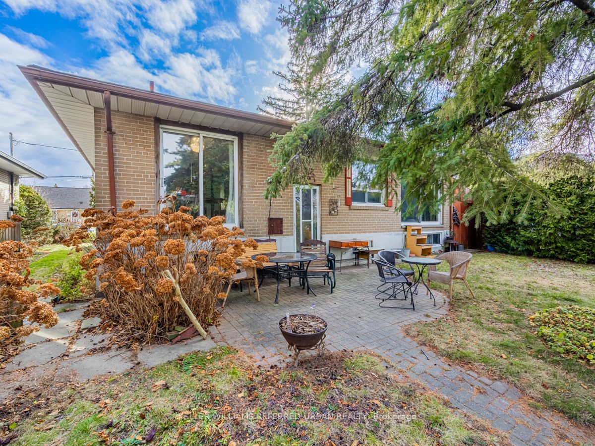 84 Hadrian Drive