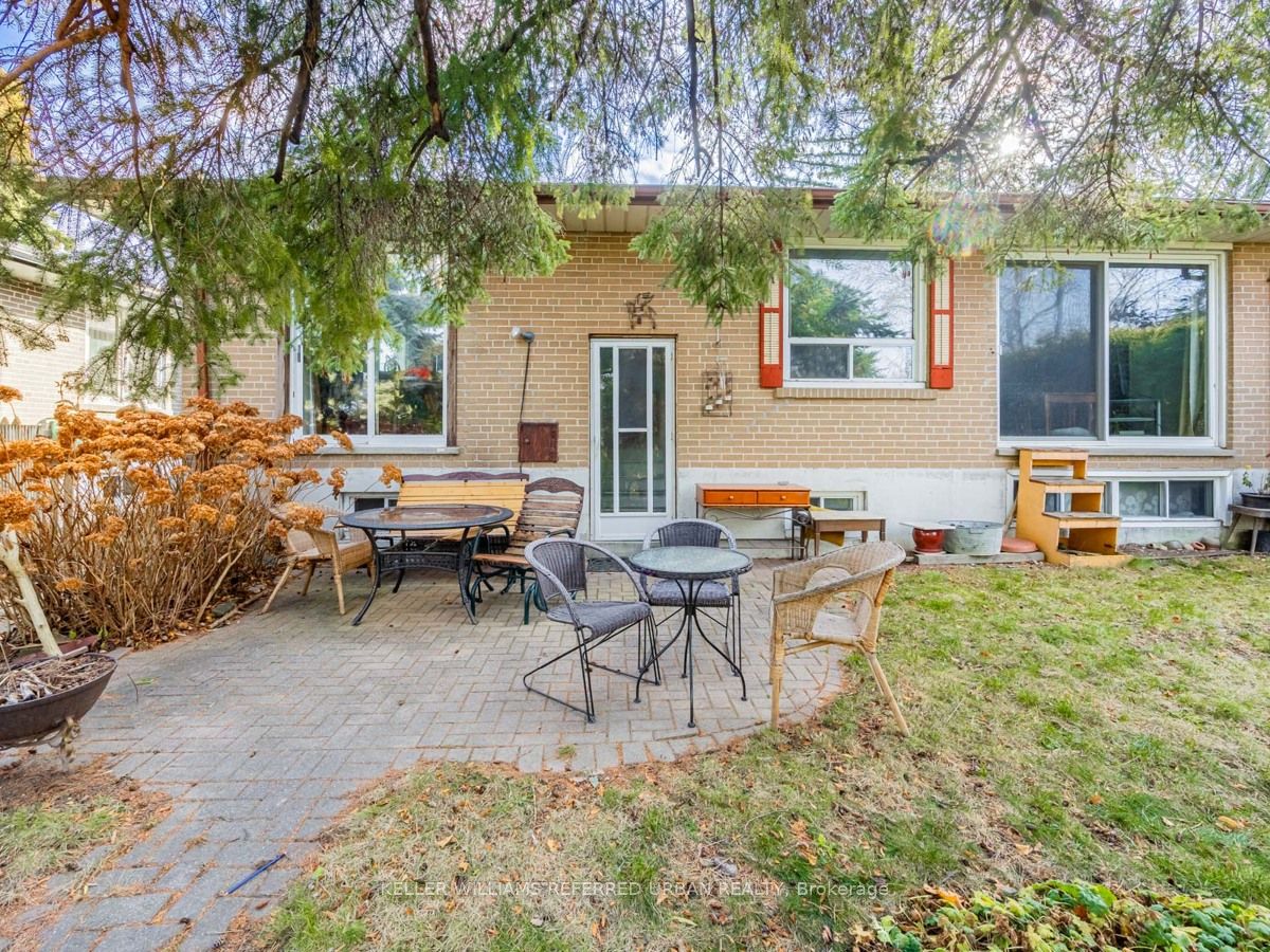 84 Hadrian Drive