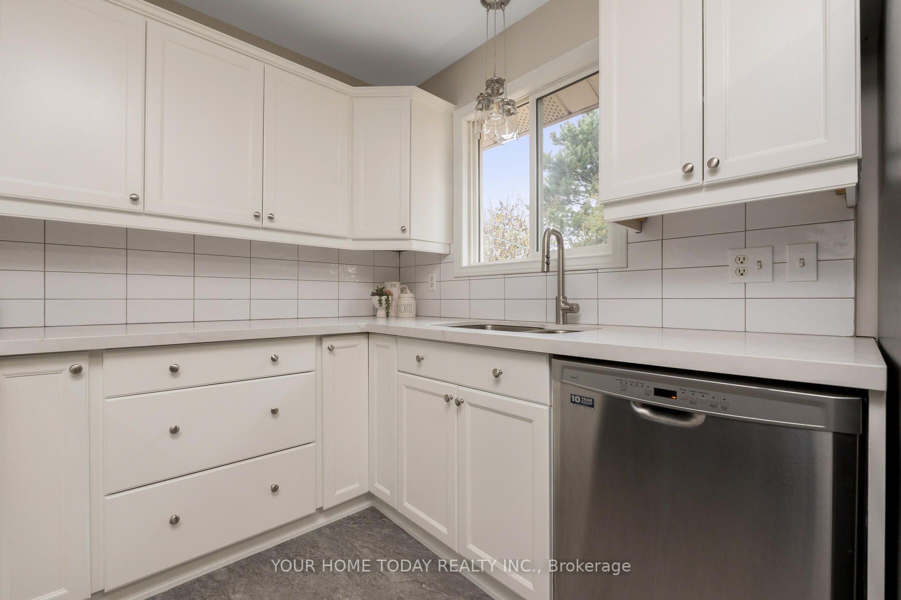 42 Moore Park Cres