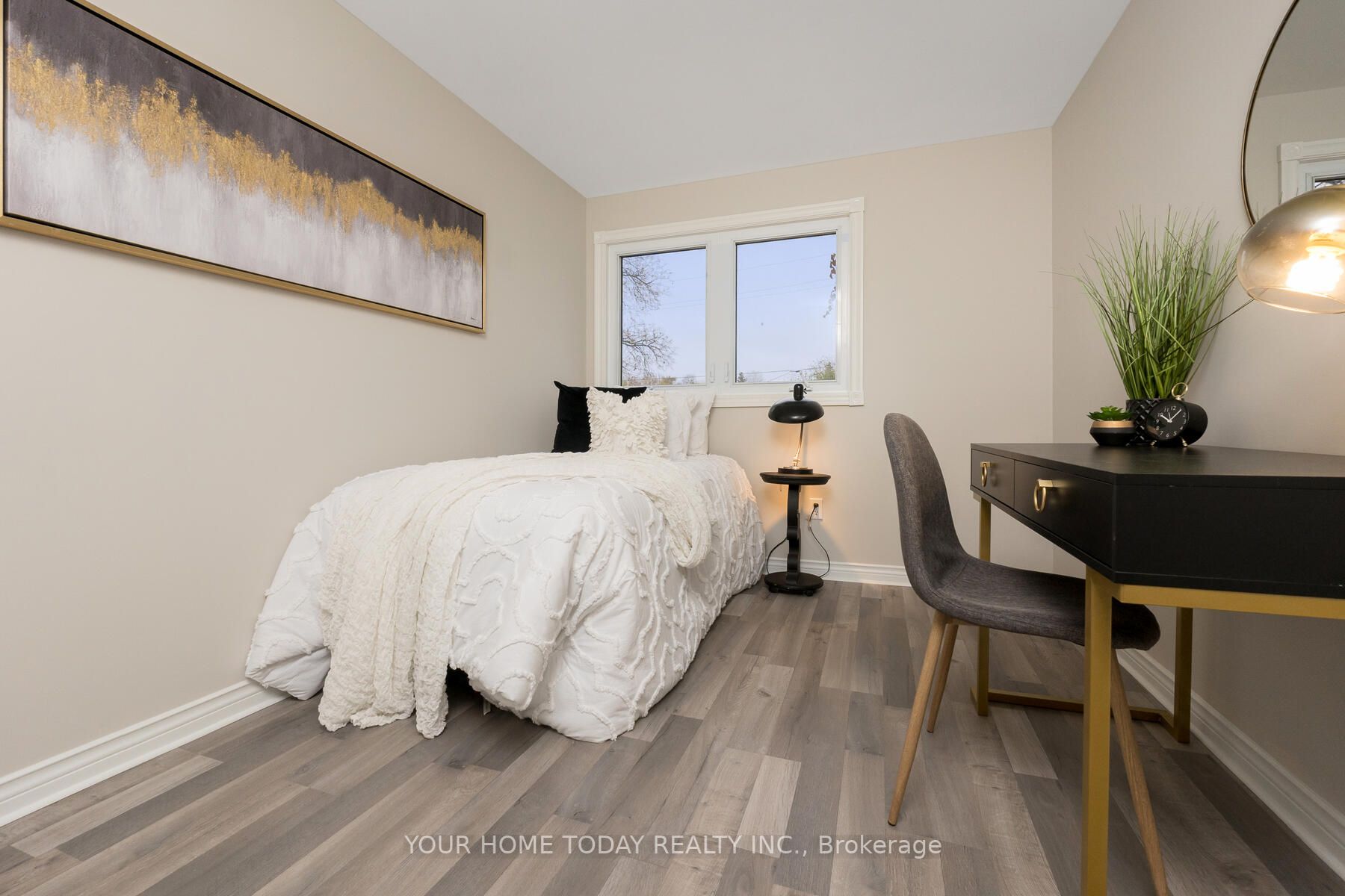 42 Moore Park Cres