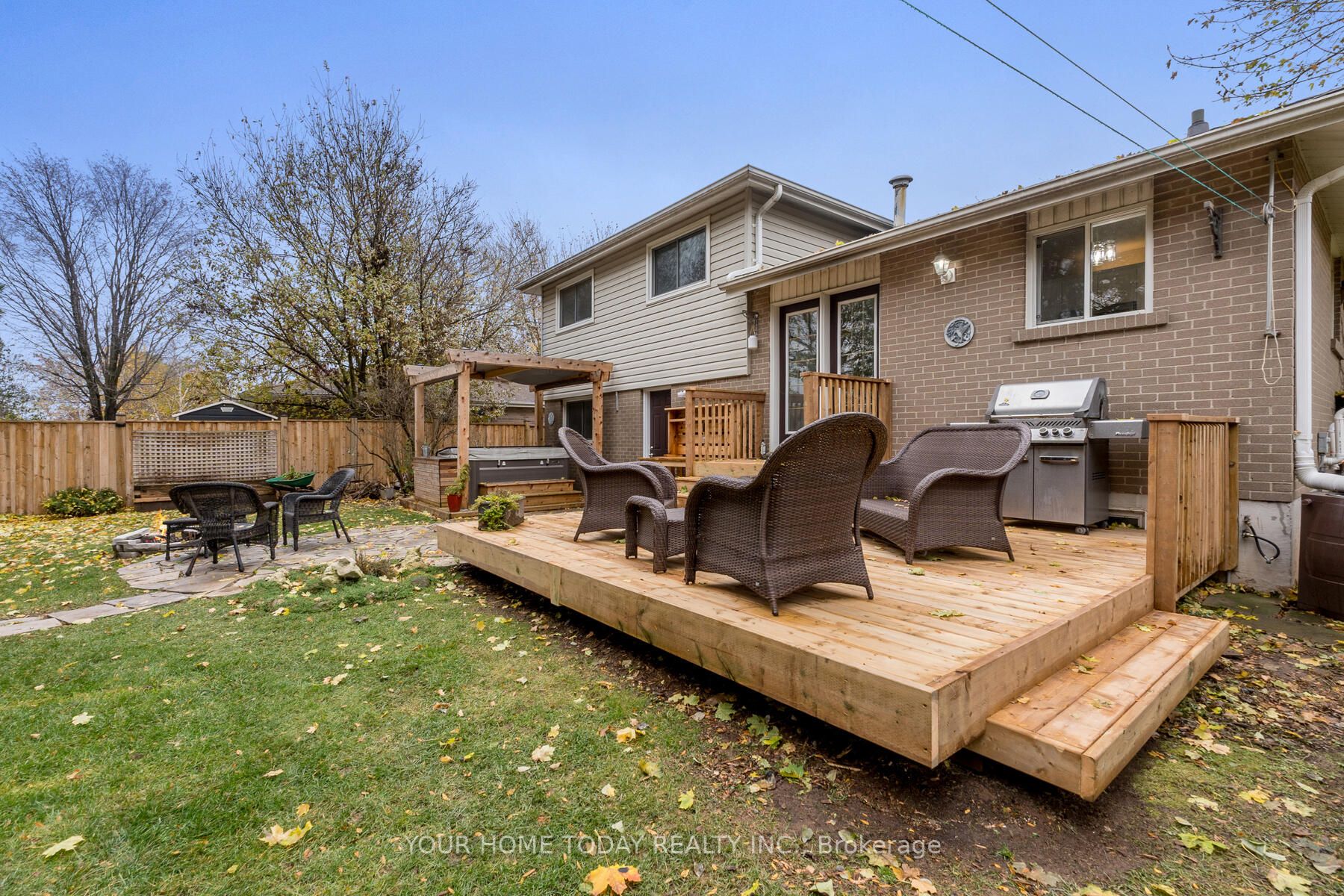 42 Moore Park Cres