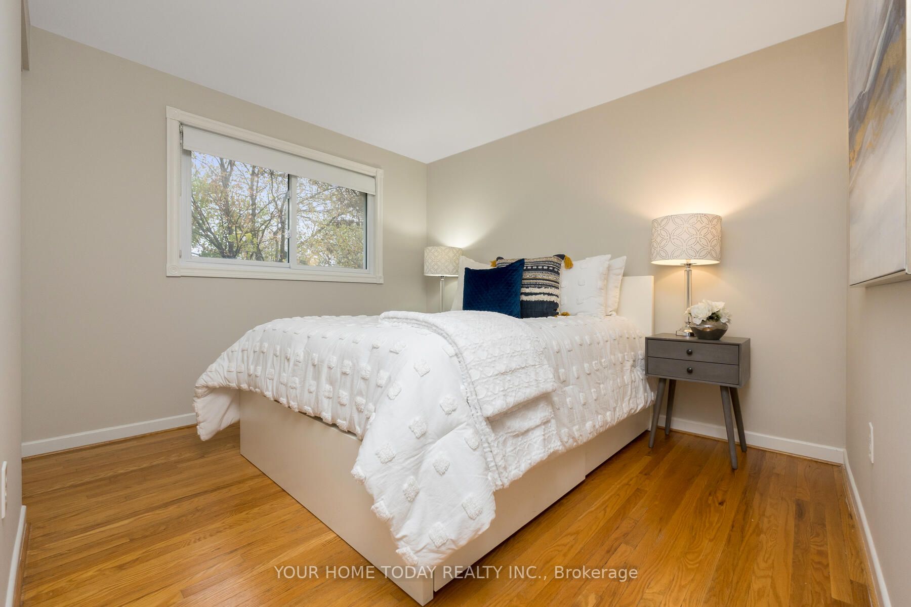 42 Moore Park Cres