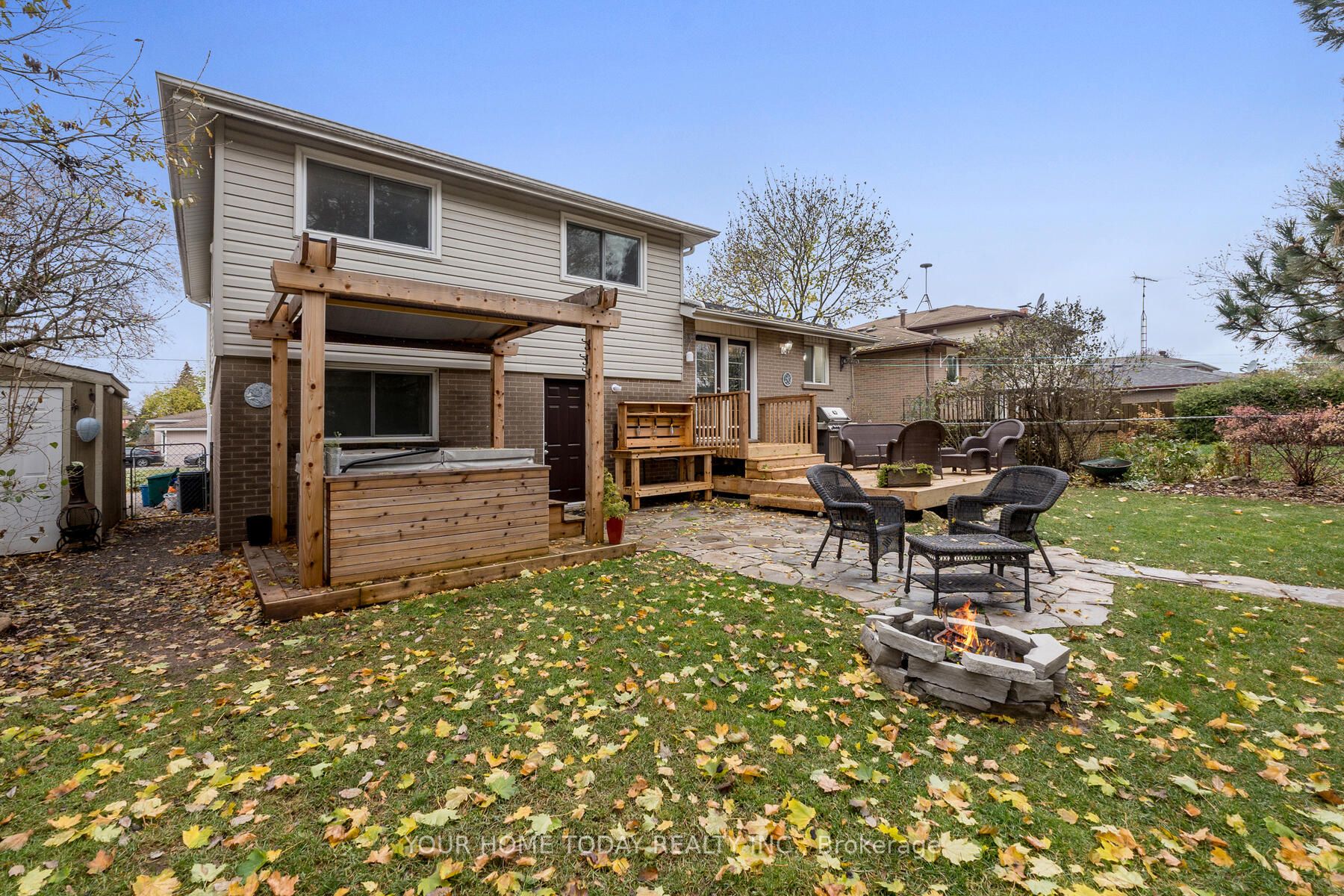 42 Moore Park Cres