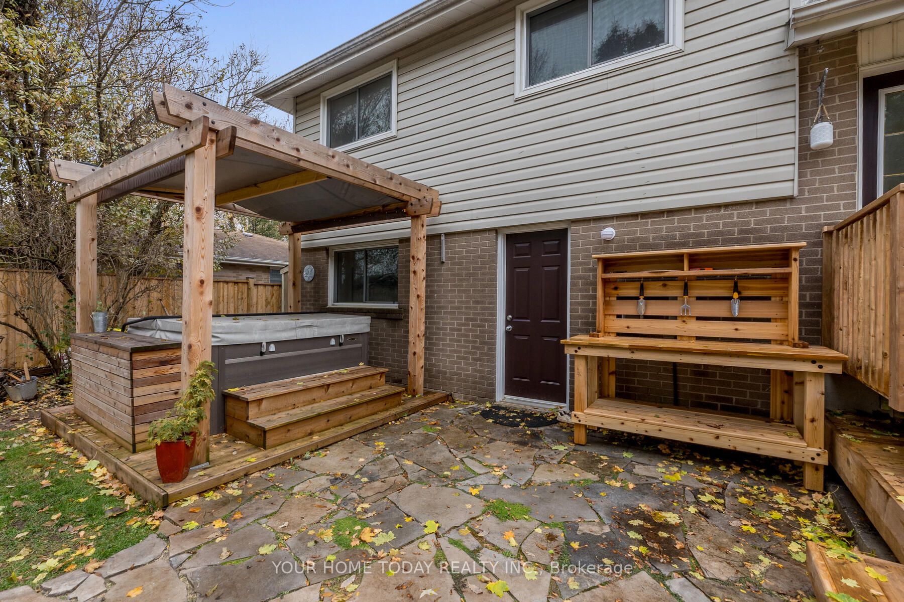 42 Moore Park Cres