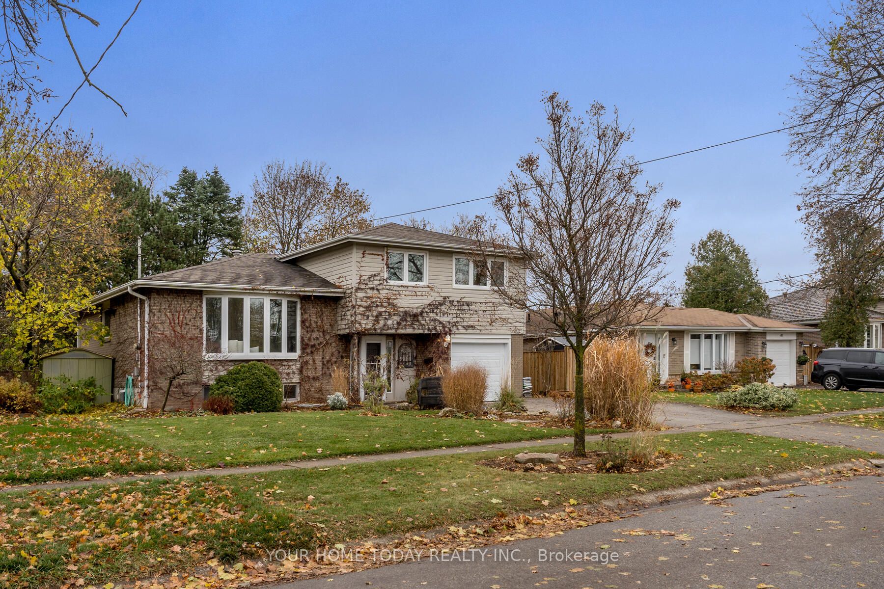 42 Moore Park Cres