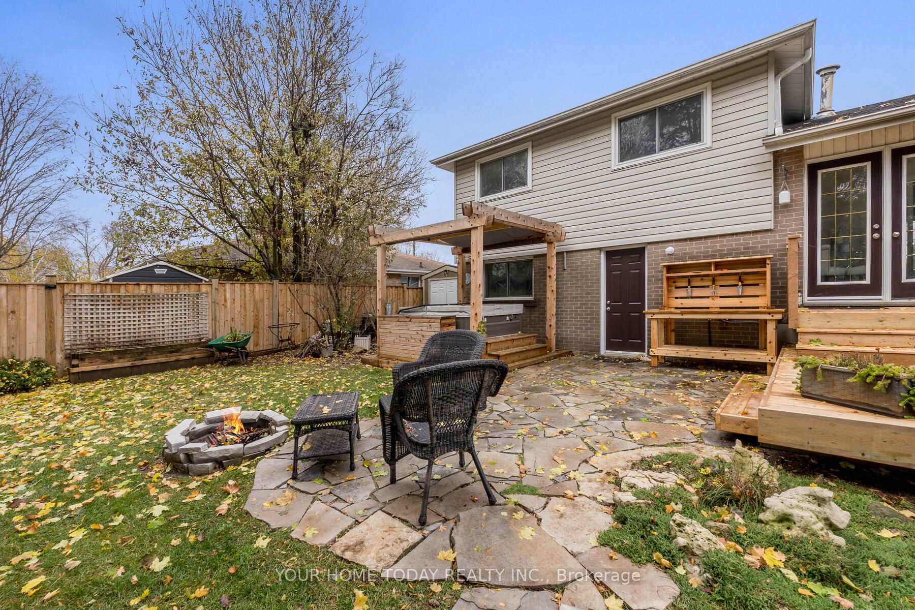 42 Moore Park Cres