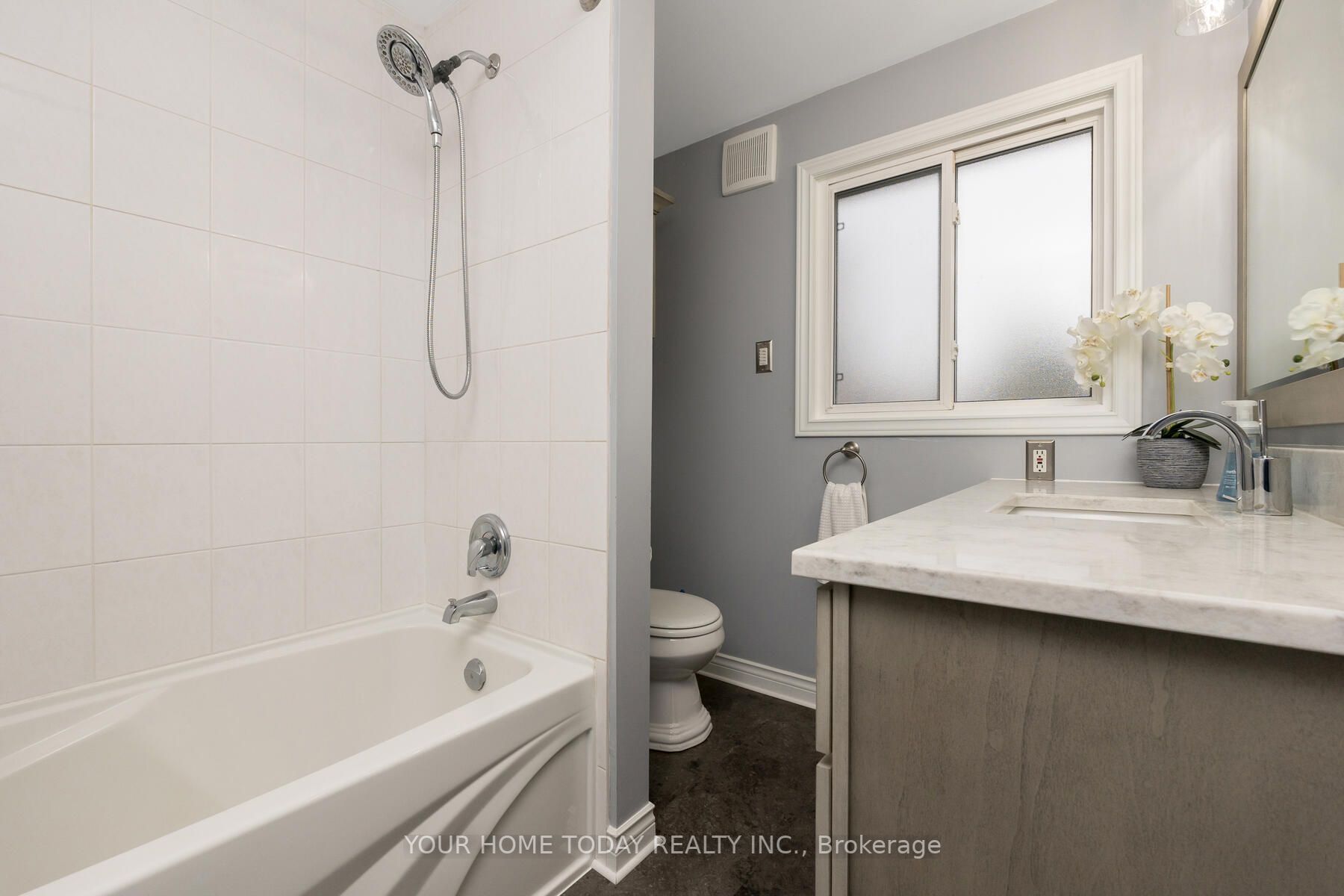 42 Moore Park Cres