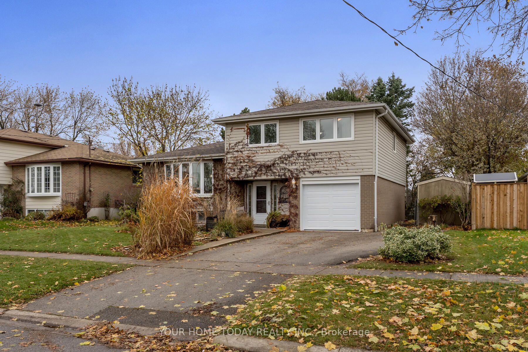 42 Moore Park Cres