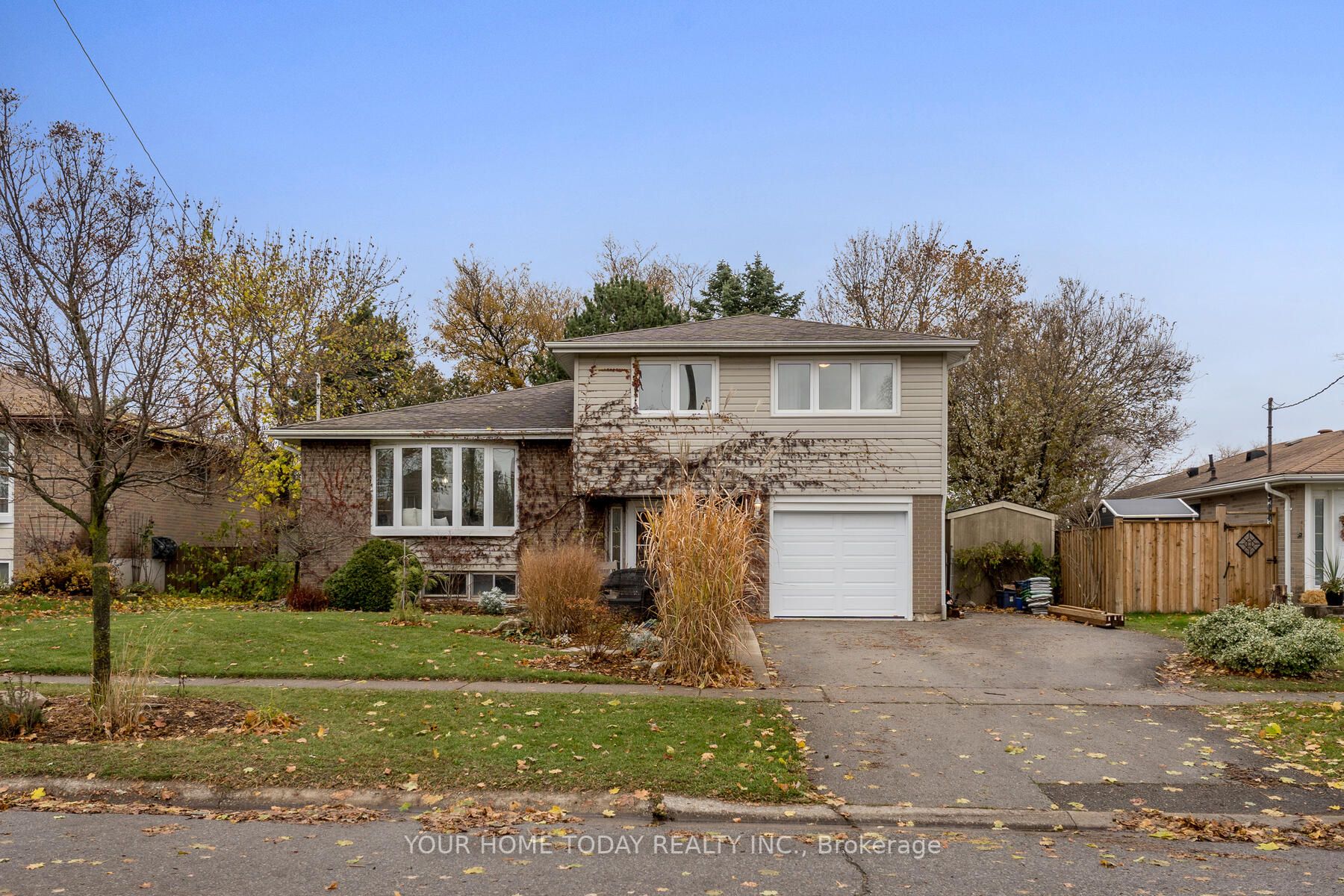 42 Moore Park Cres