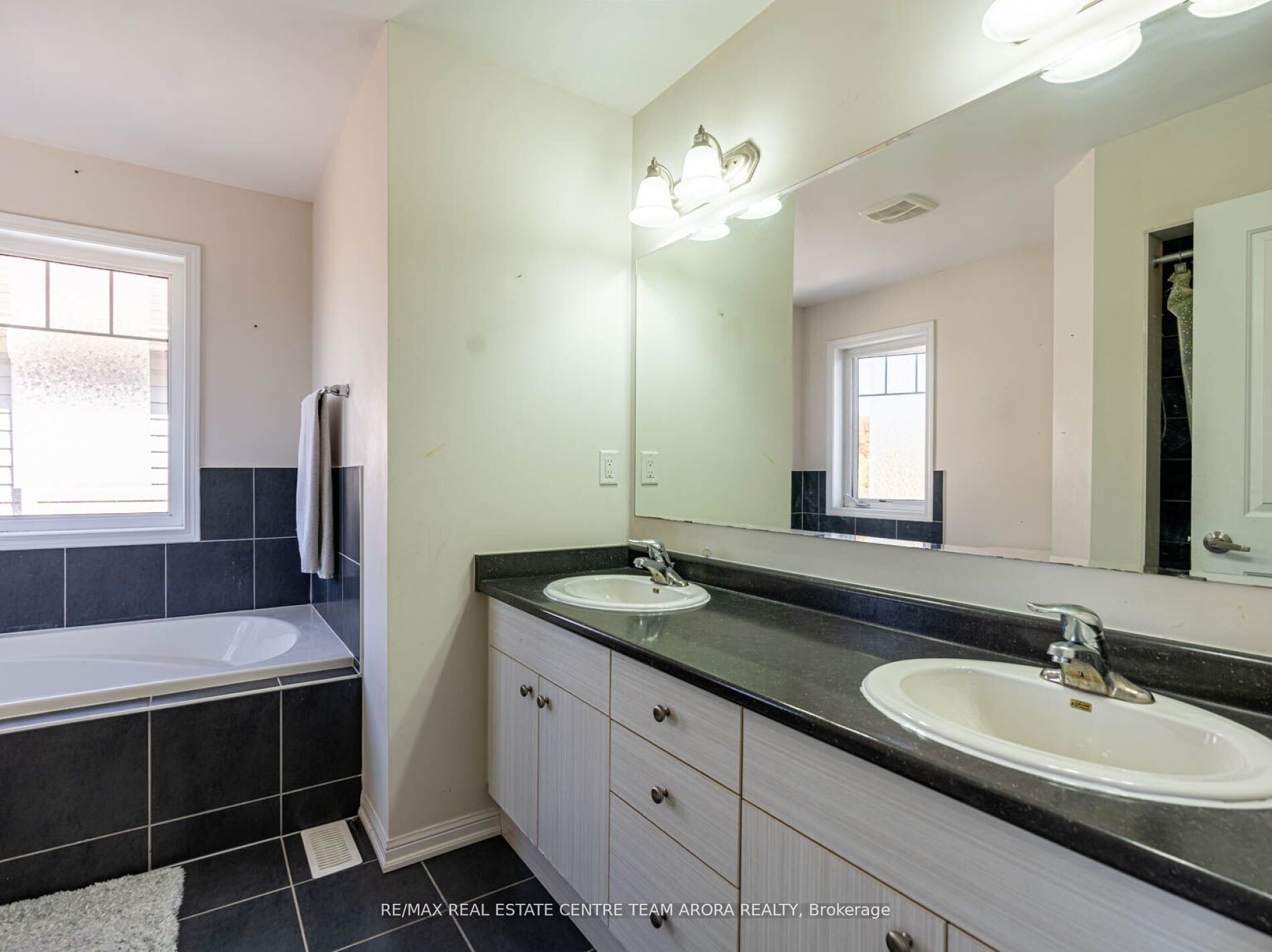 46 Old Cleeve Cres