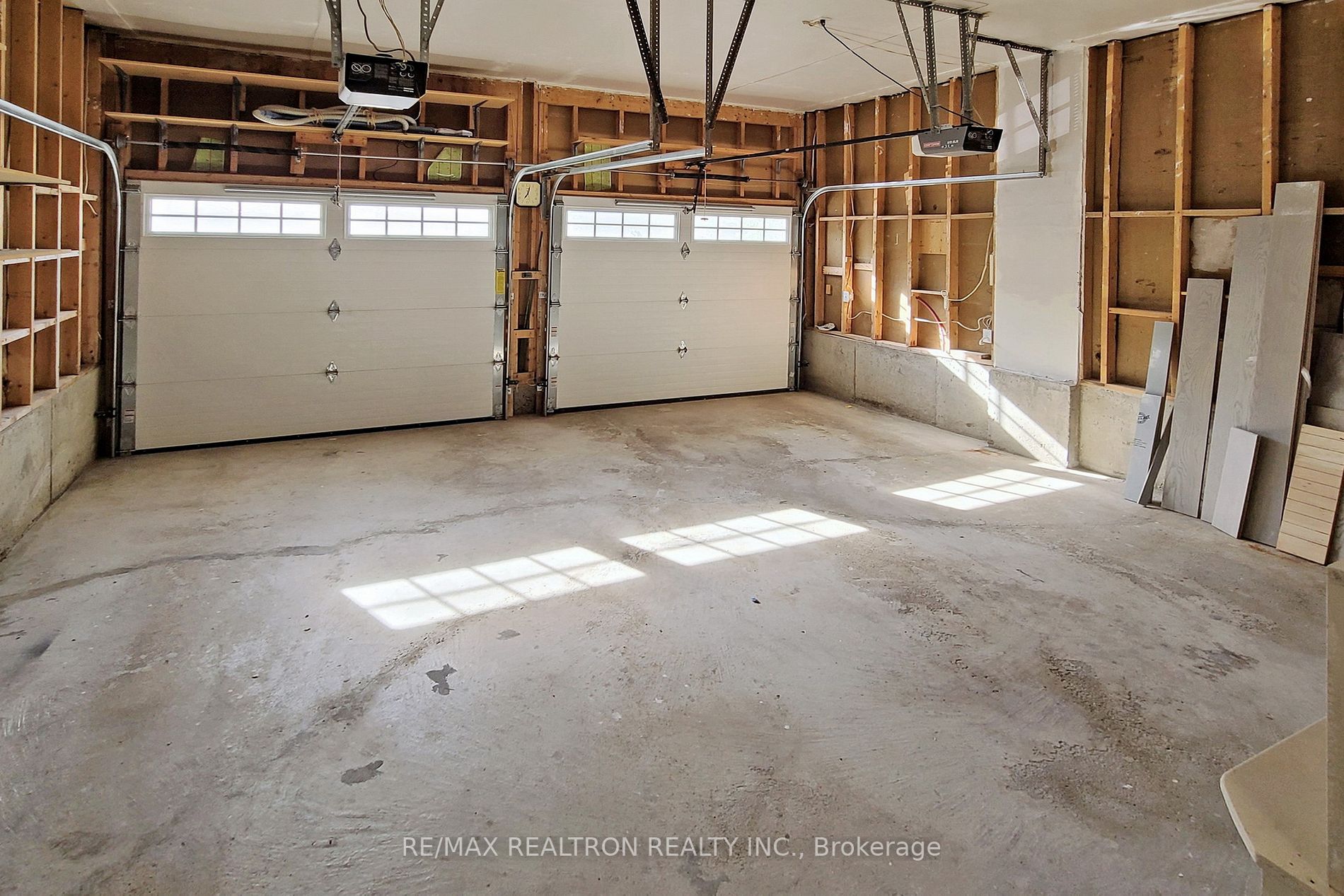 1093 Lamplight Way