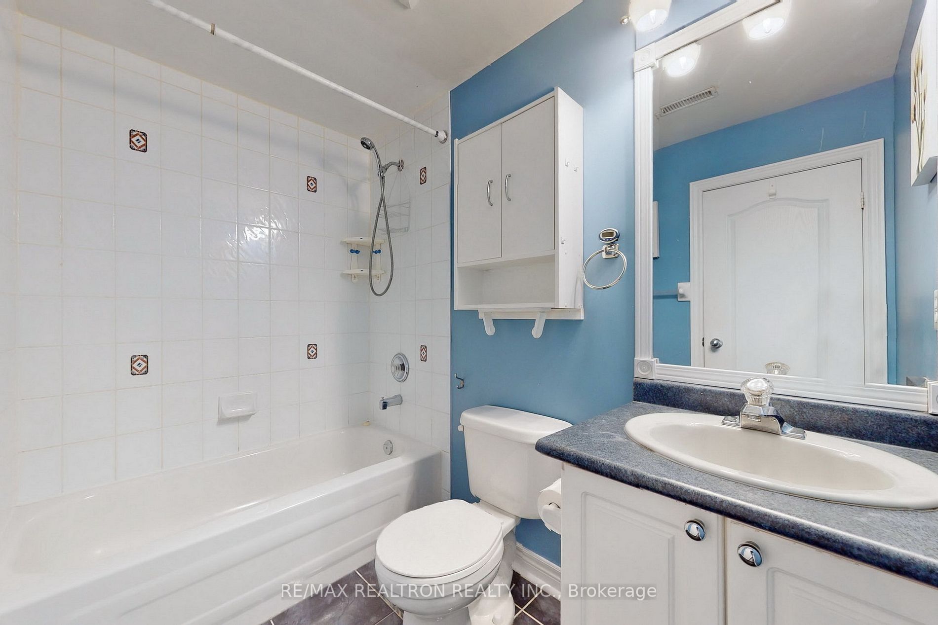 1093 Lamplight Way