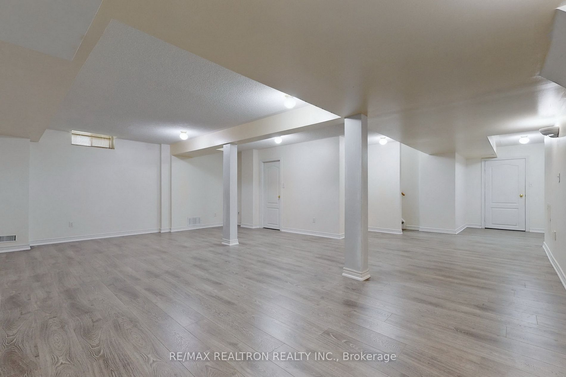 1093 Lamplight Way