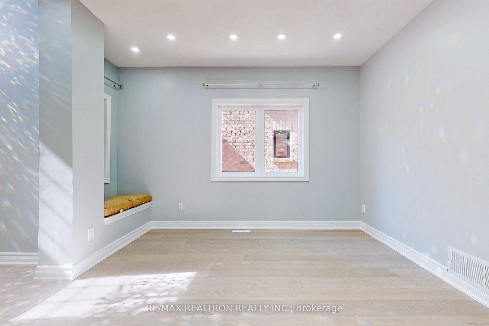 1093 Lamplight Way