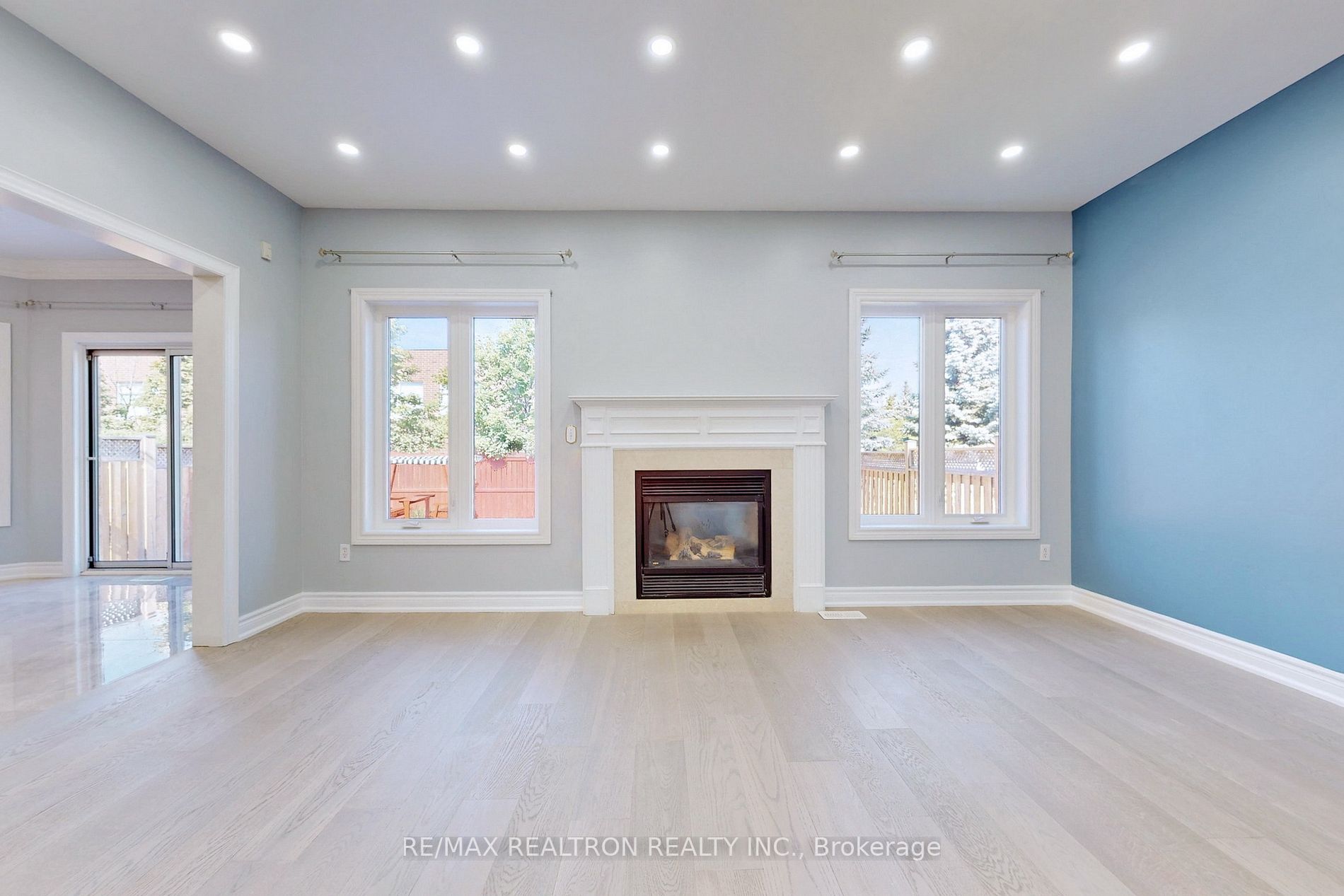 1093 Lamplight Way