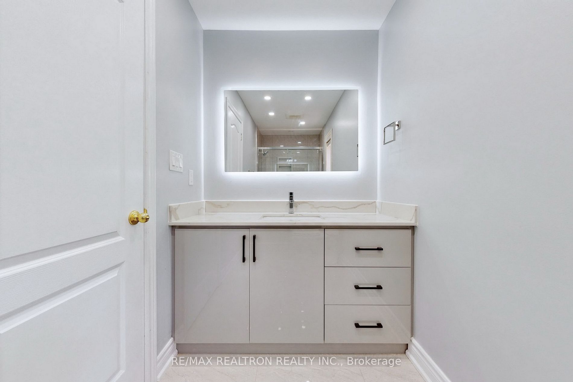 1093 Lamplight Way