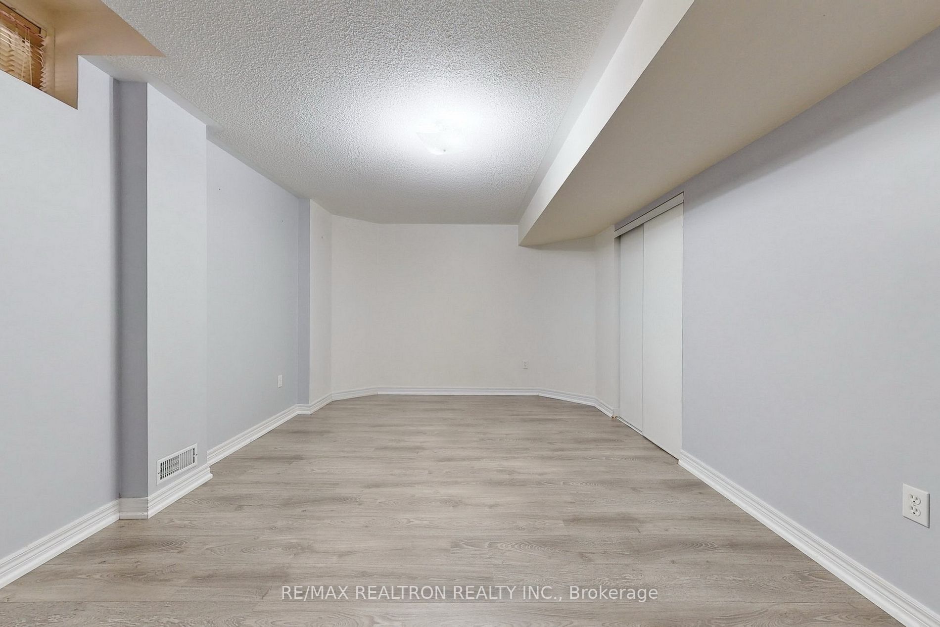 1093 Lamplight Way