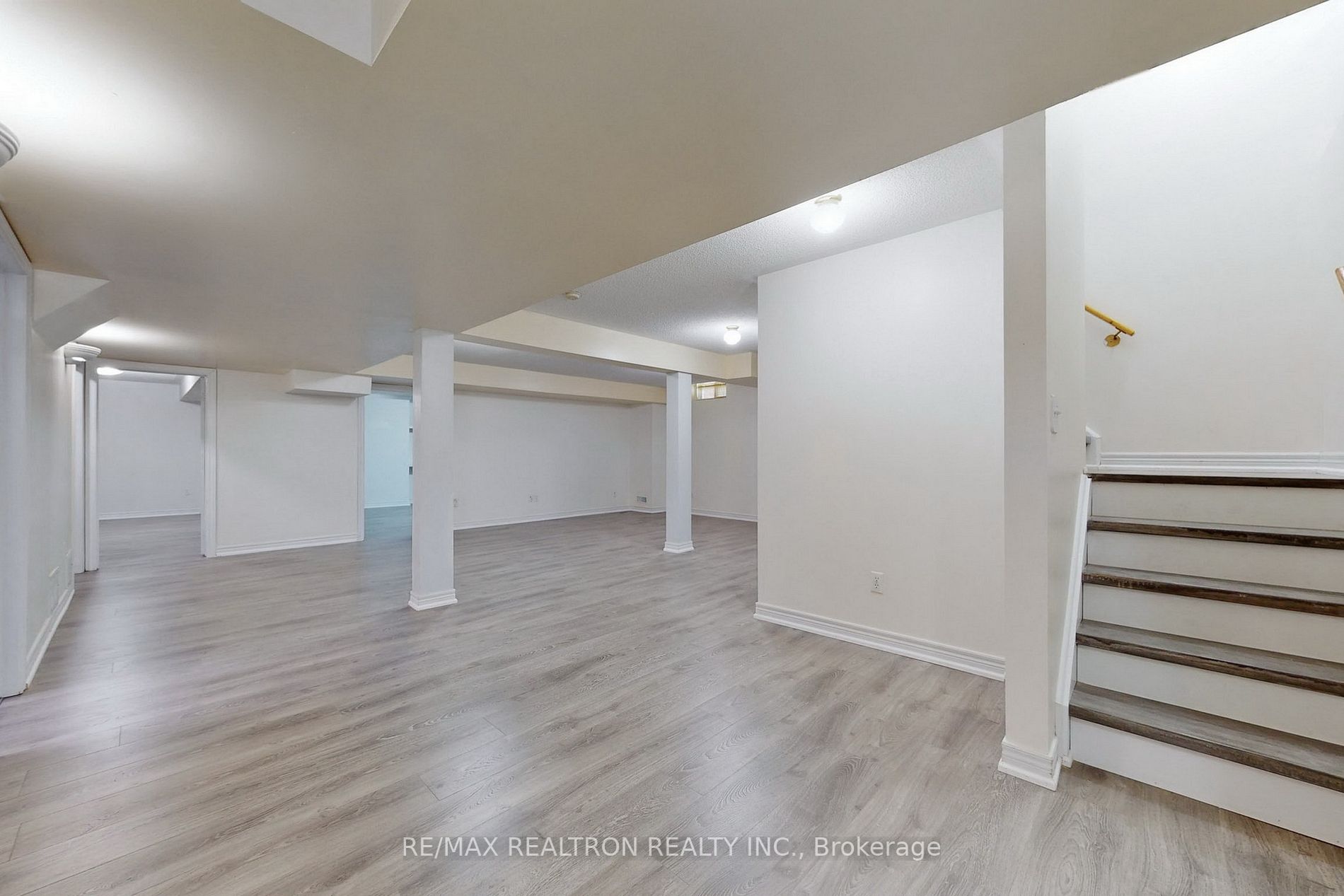 1093 Lamplight Way