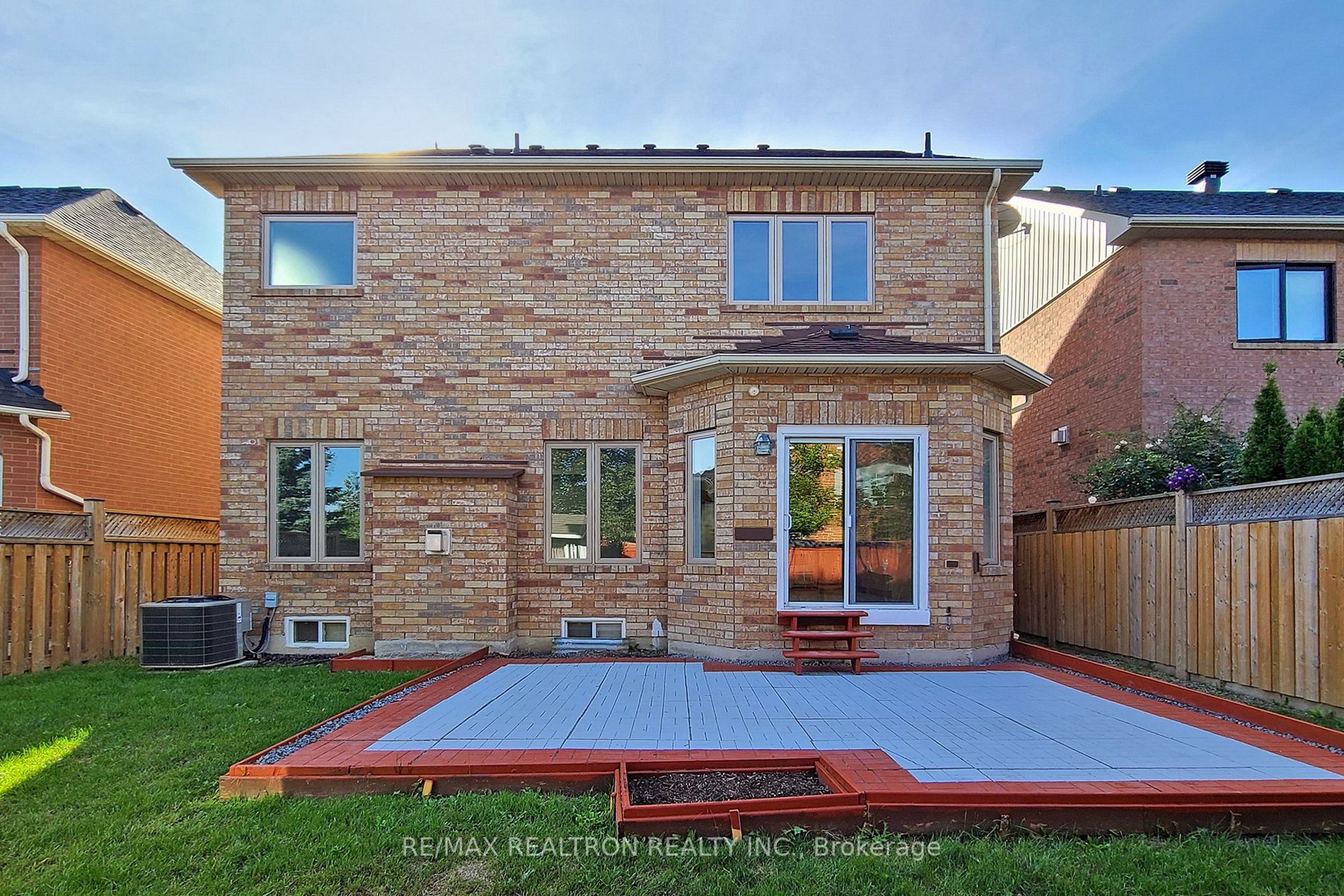 1093 Lamplight Way