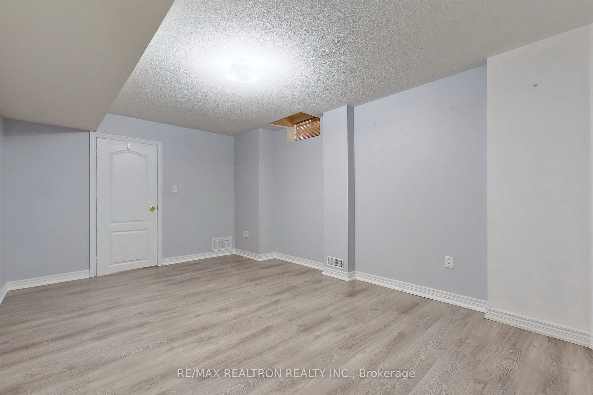 1093 Lamplight Way