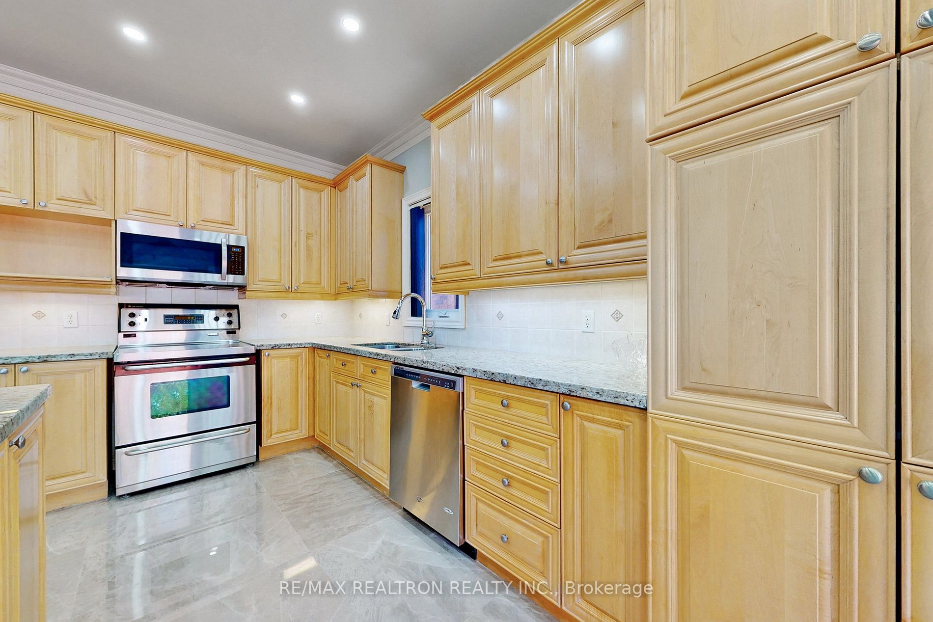 1093 Lamplight Way