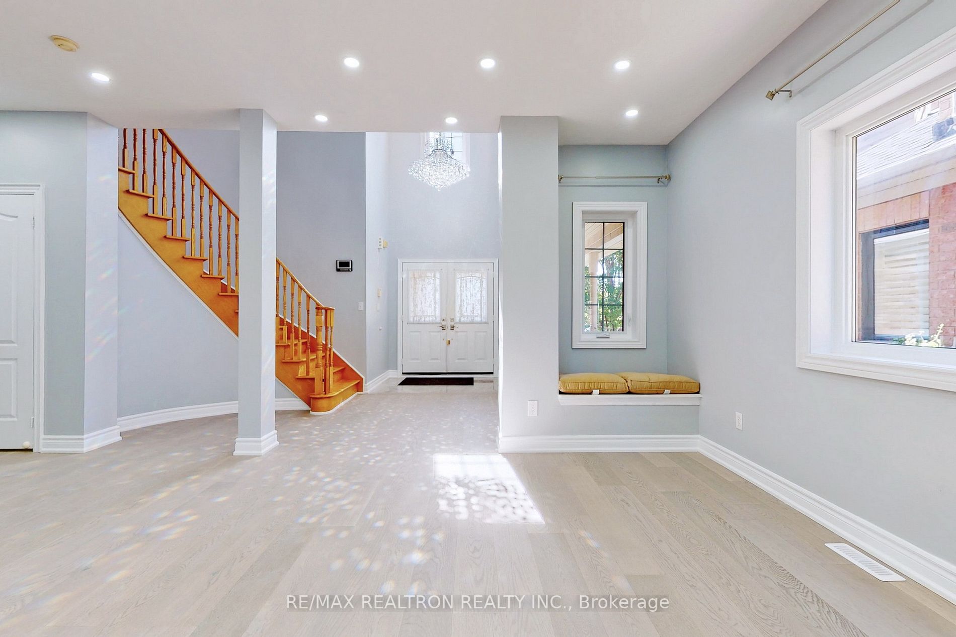 1093 Lamplight Way