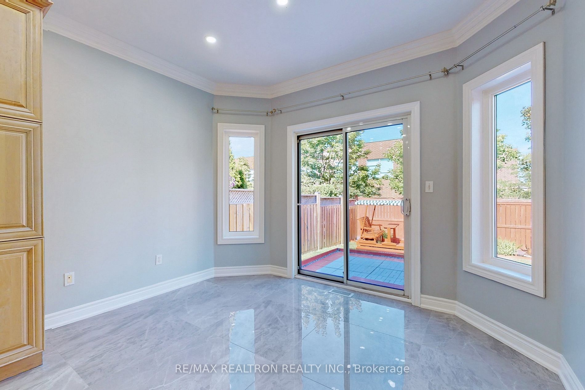 1093 Lamplight Way