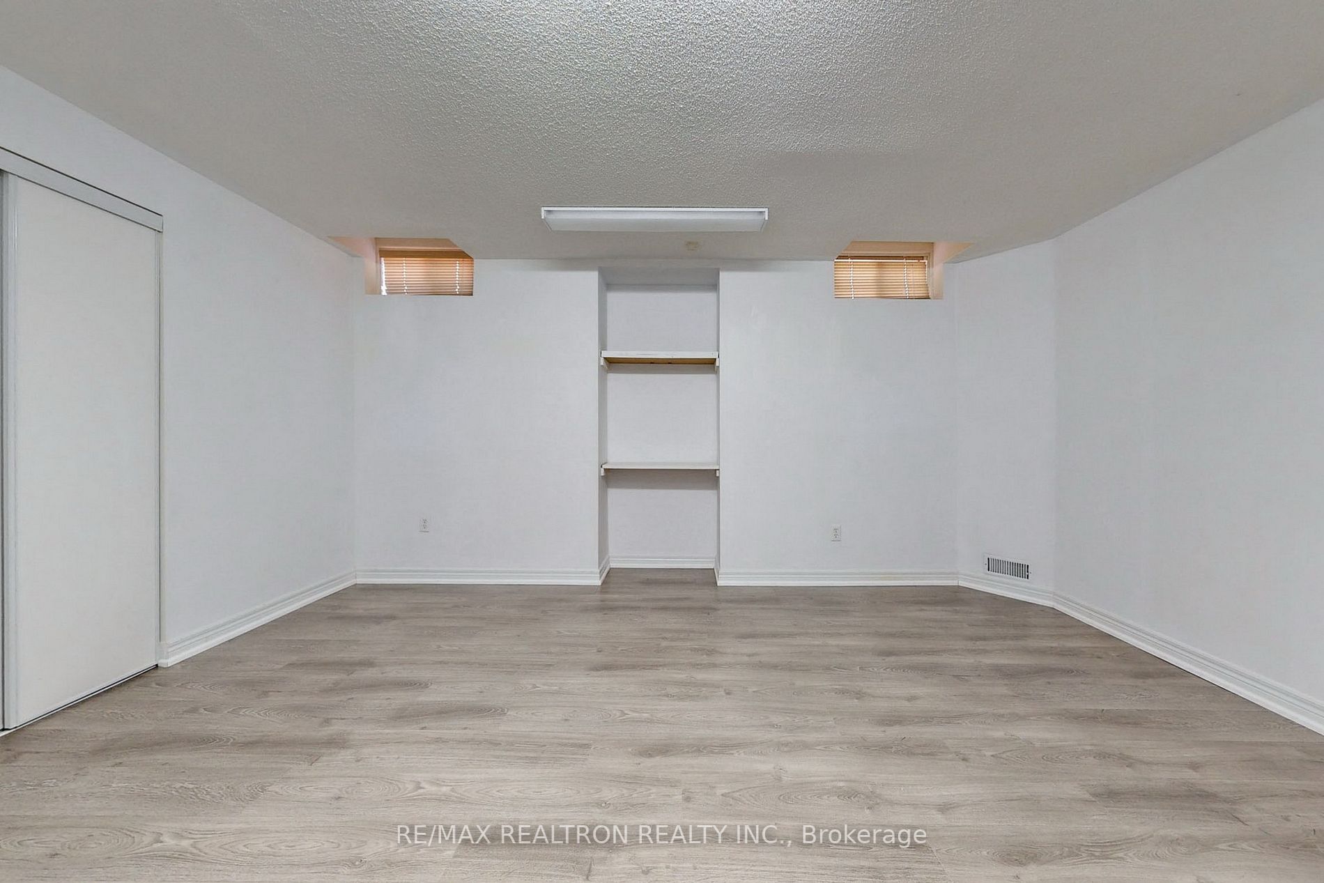 1093 Lamplight Way