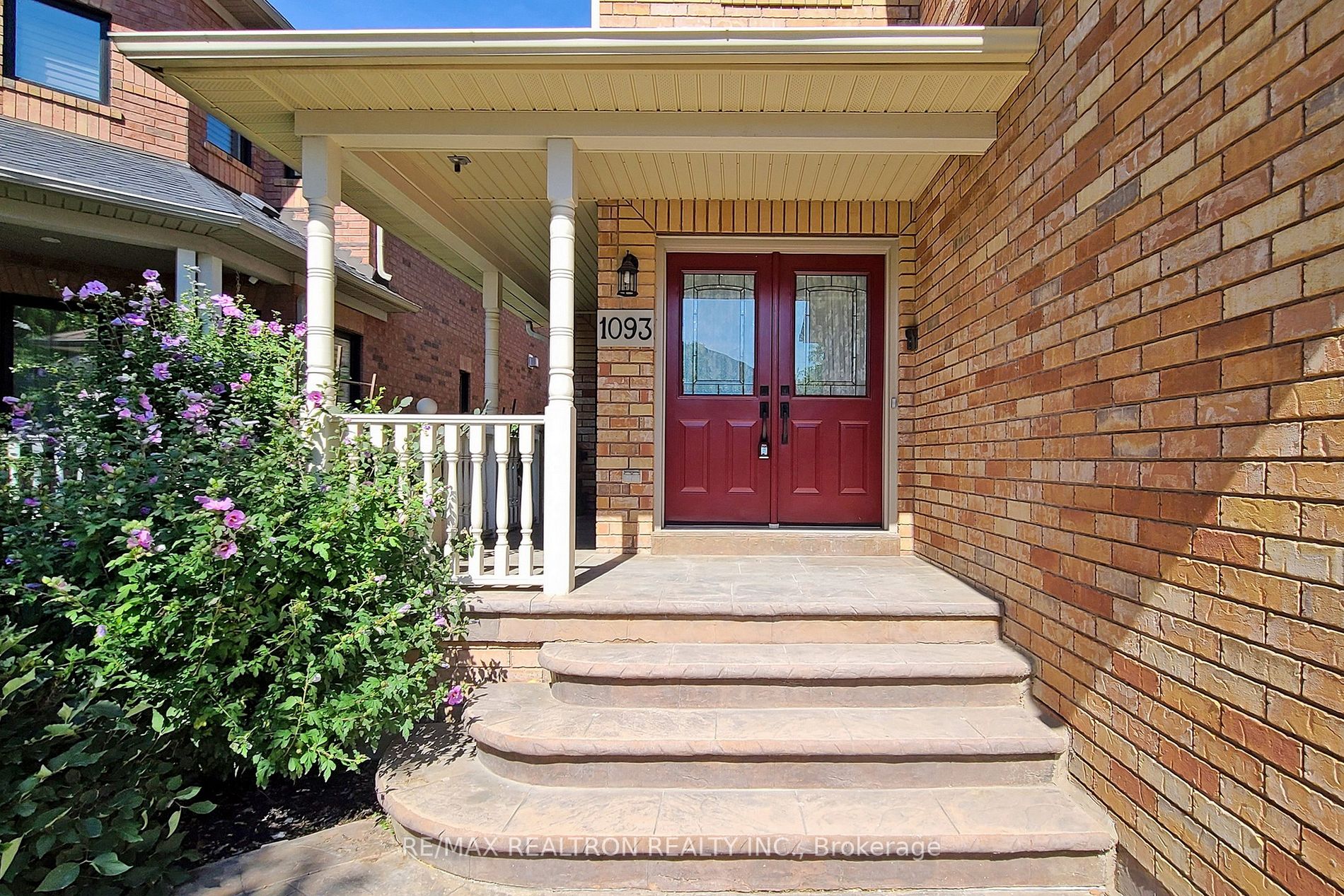 1093 Lamplight Way