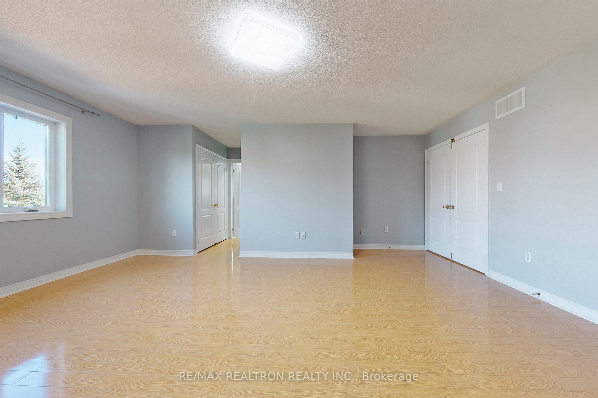 1093 Lamplight Way