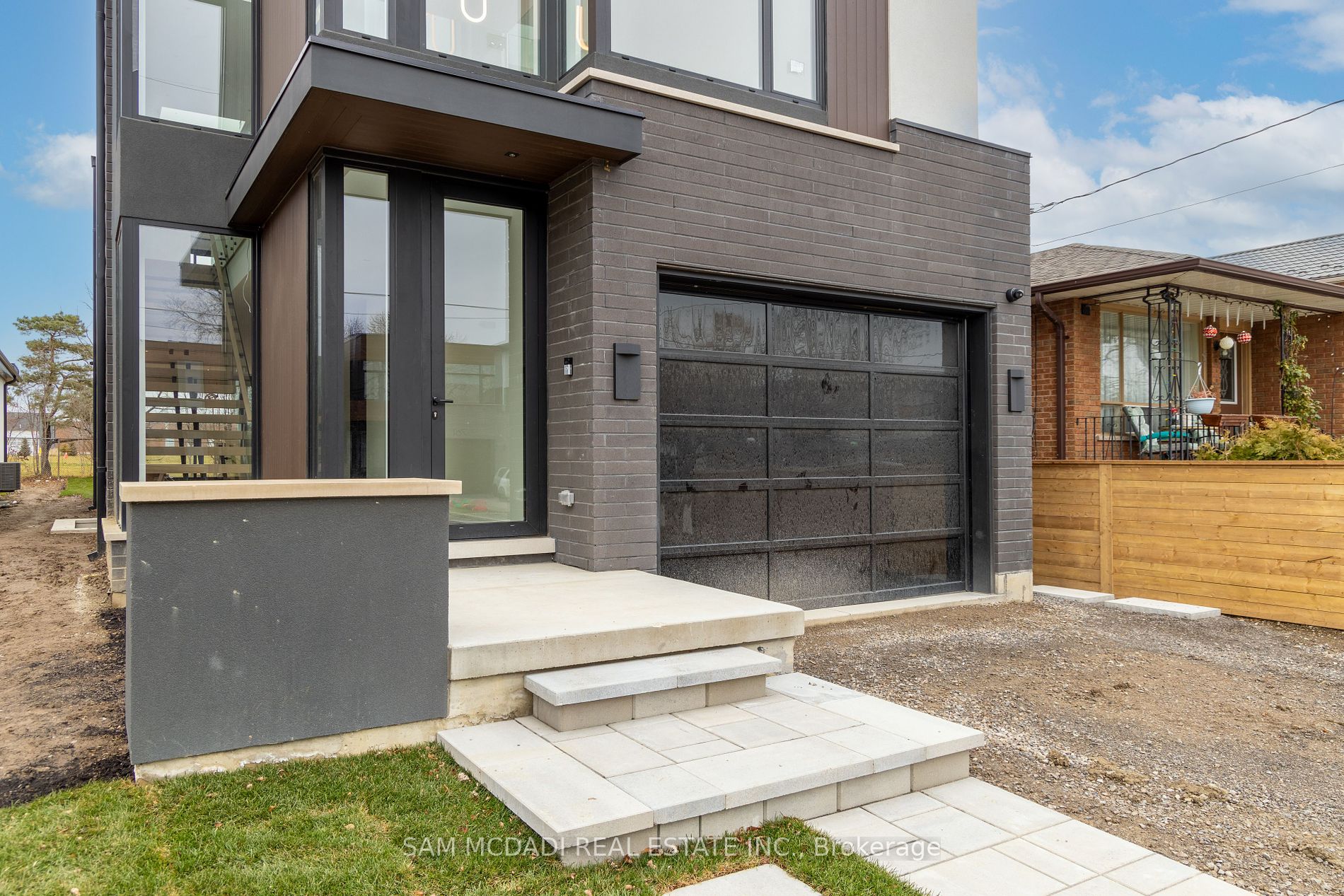 762 Montbeck Cres