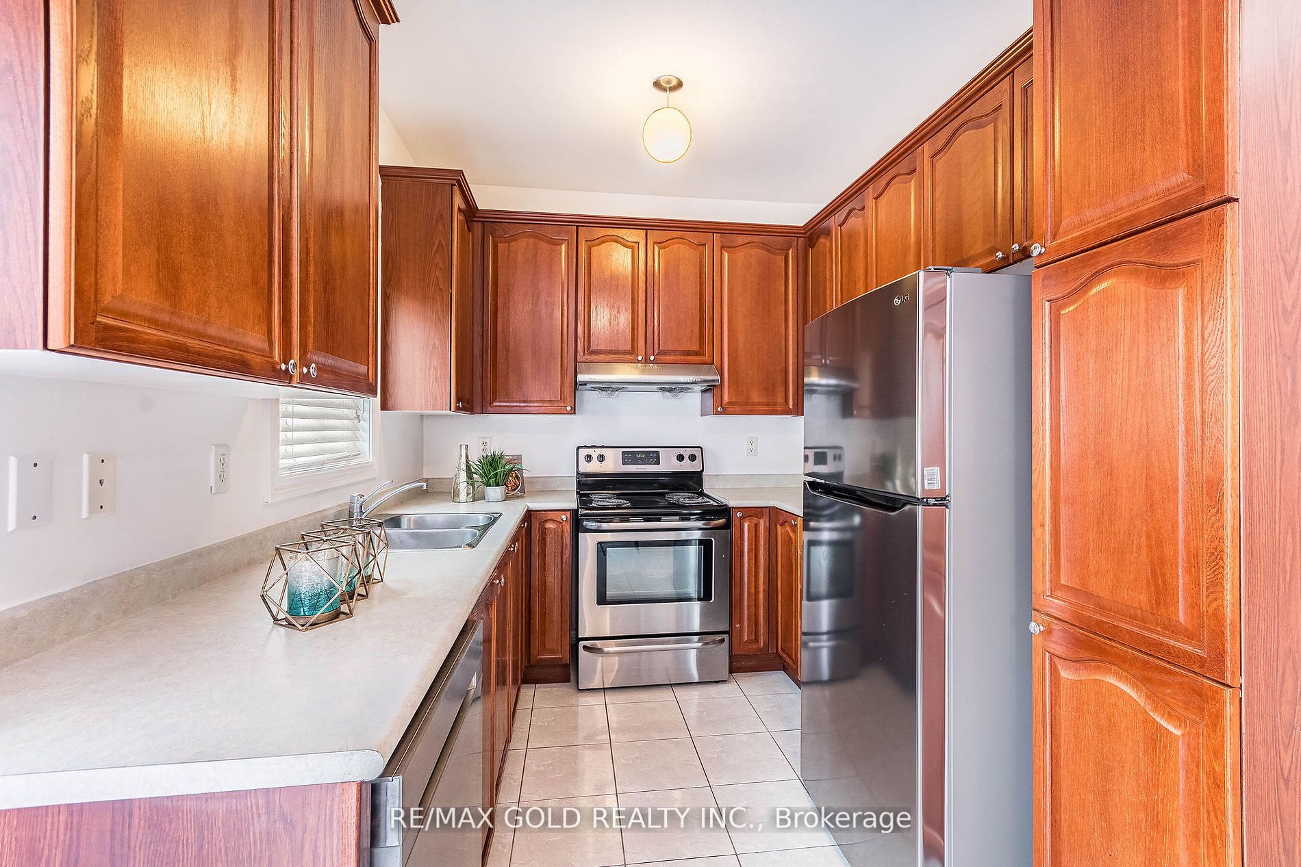 26 Arctic Willow Rd E