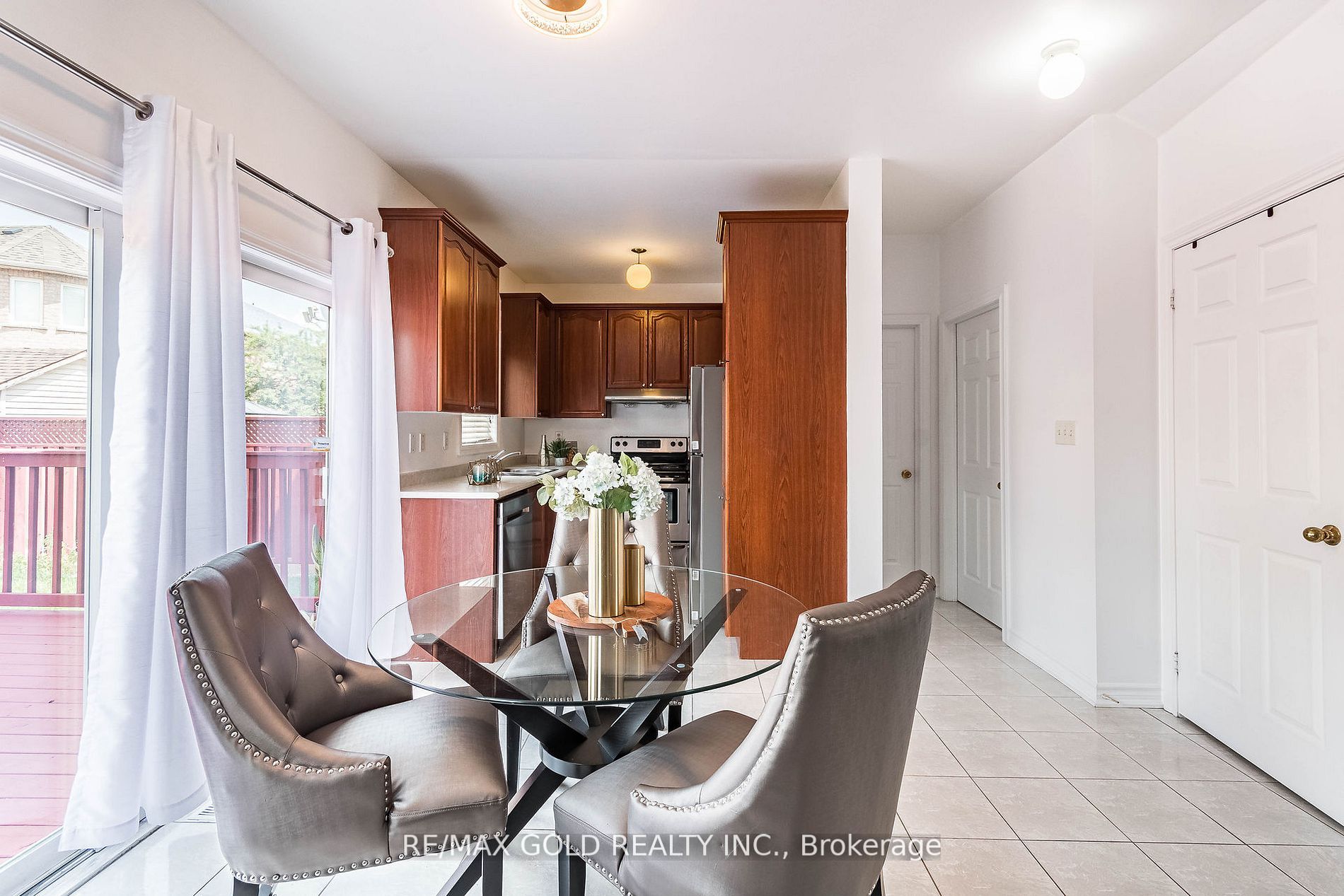 26 Arctic Willow Rd E