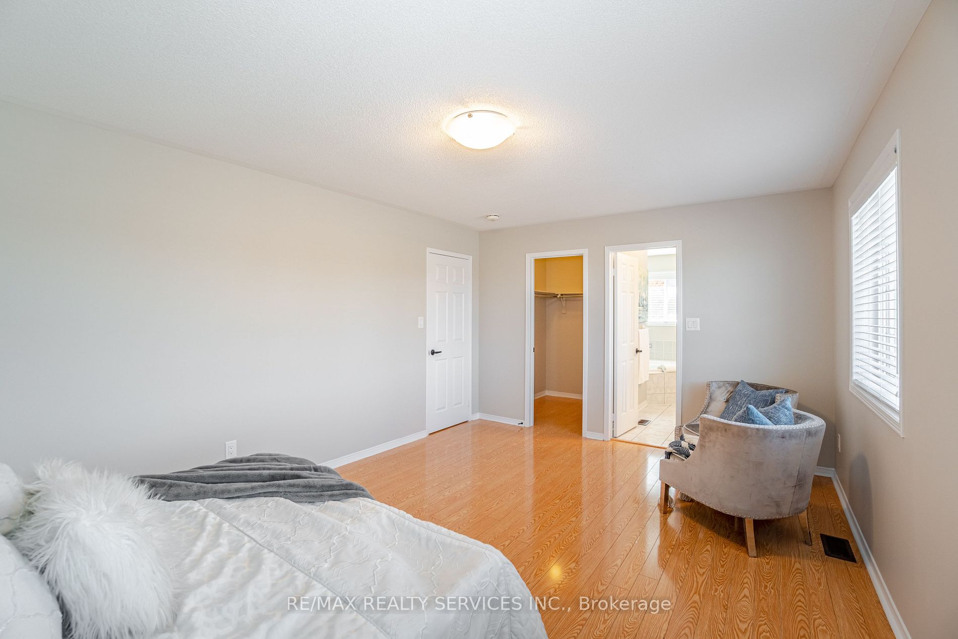 12 Owens Rd