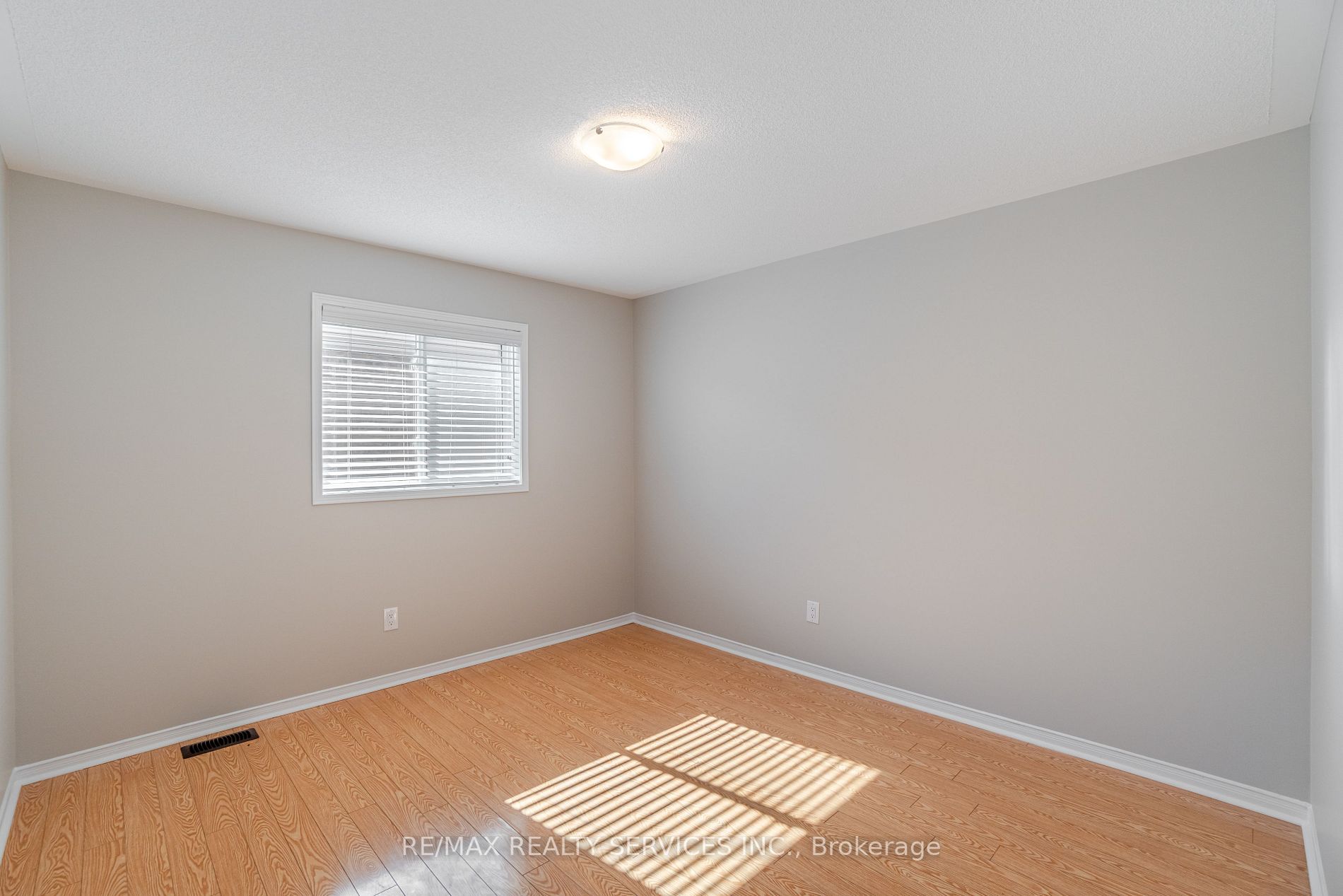 12 Owens Rd
