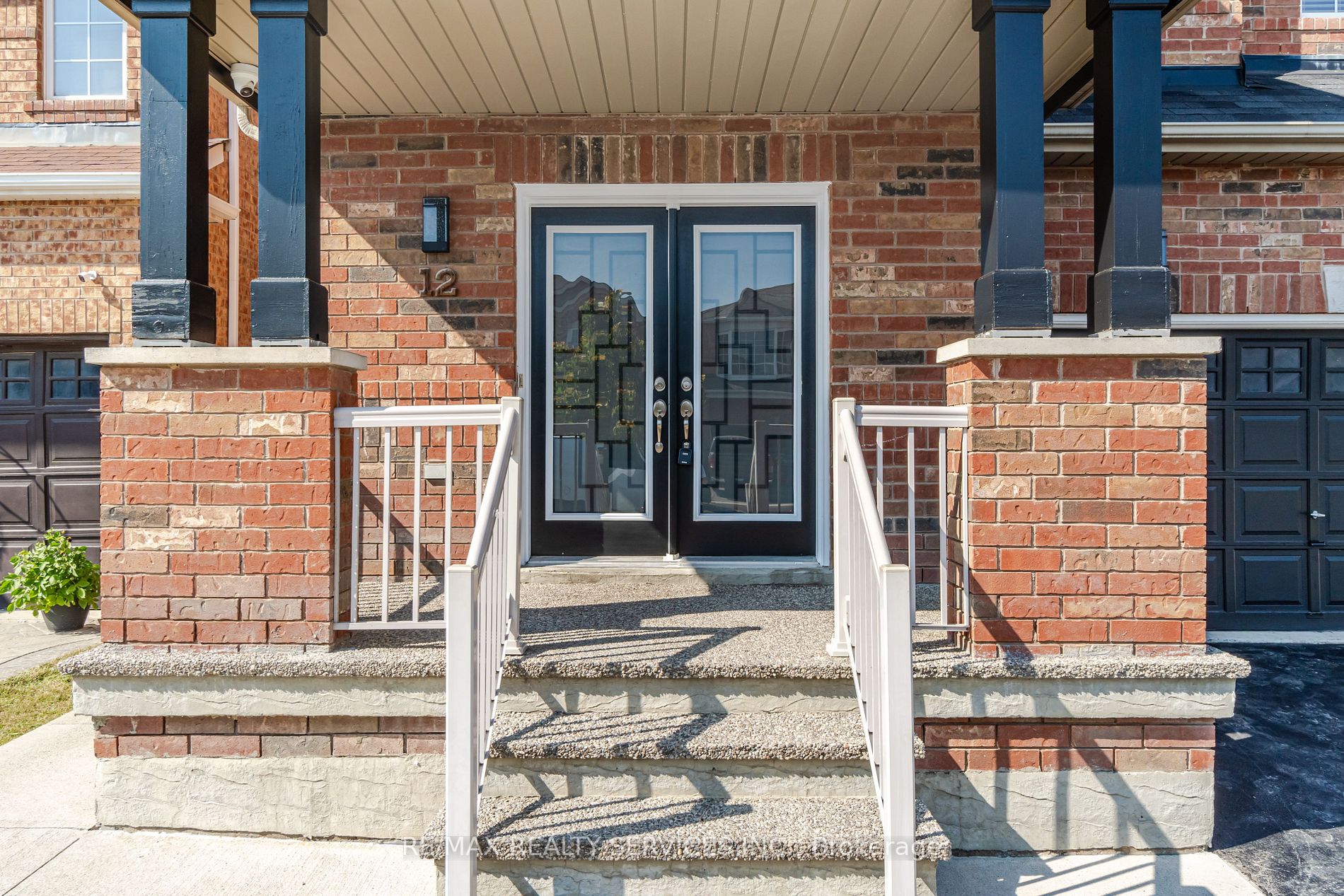 12 Owens Rd