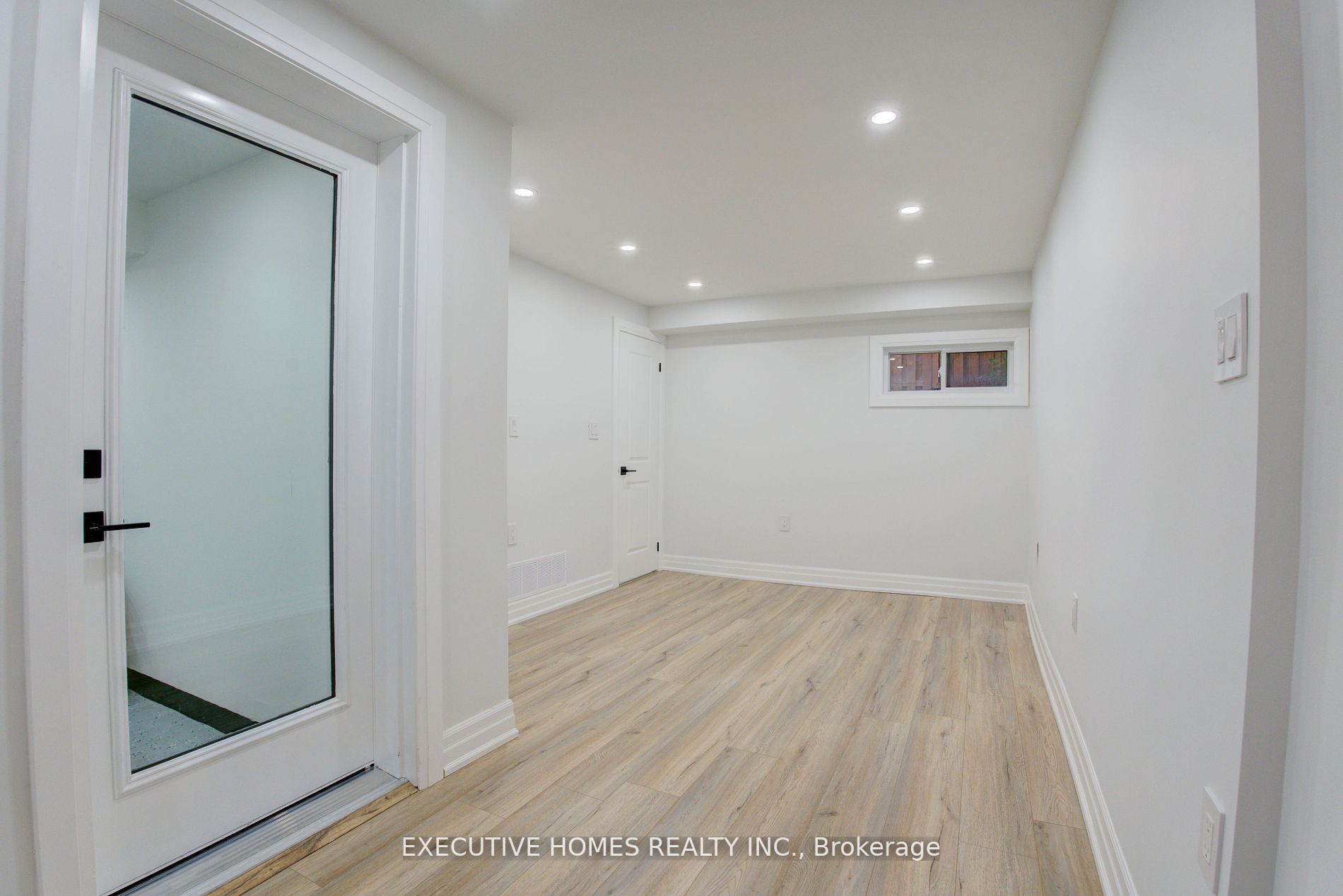 1532 Sixth Line, #13