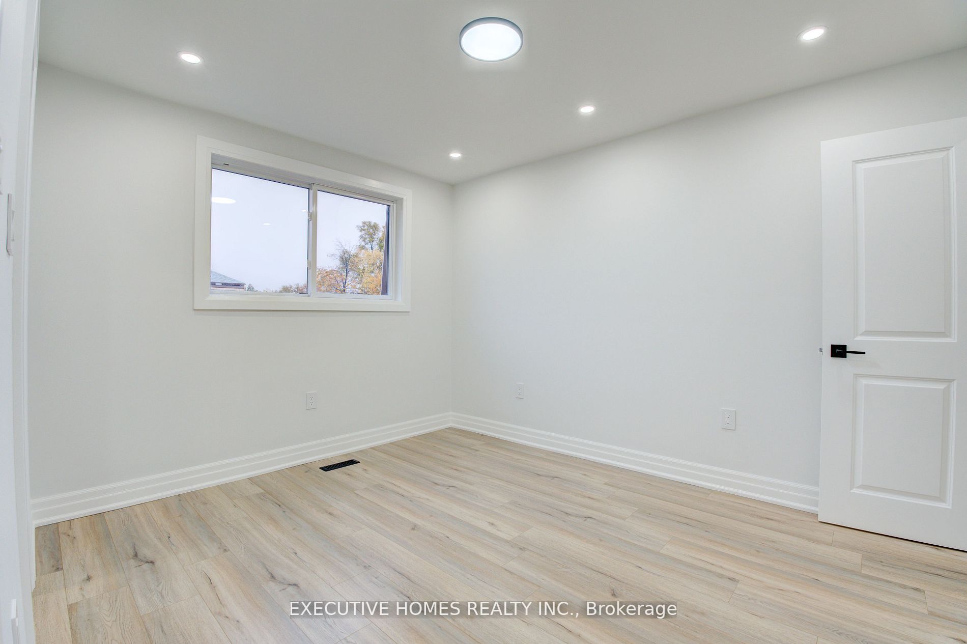 1532 Sixth Line, #13