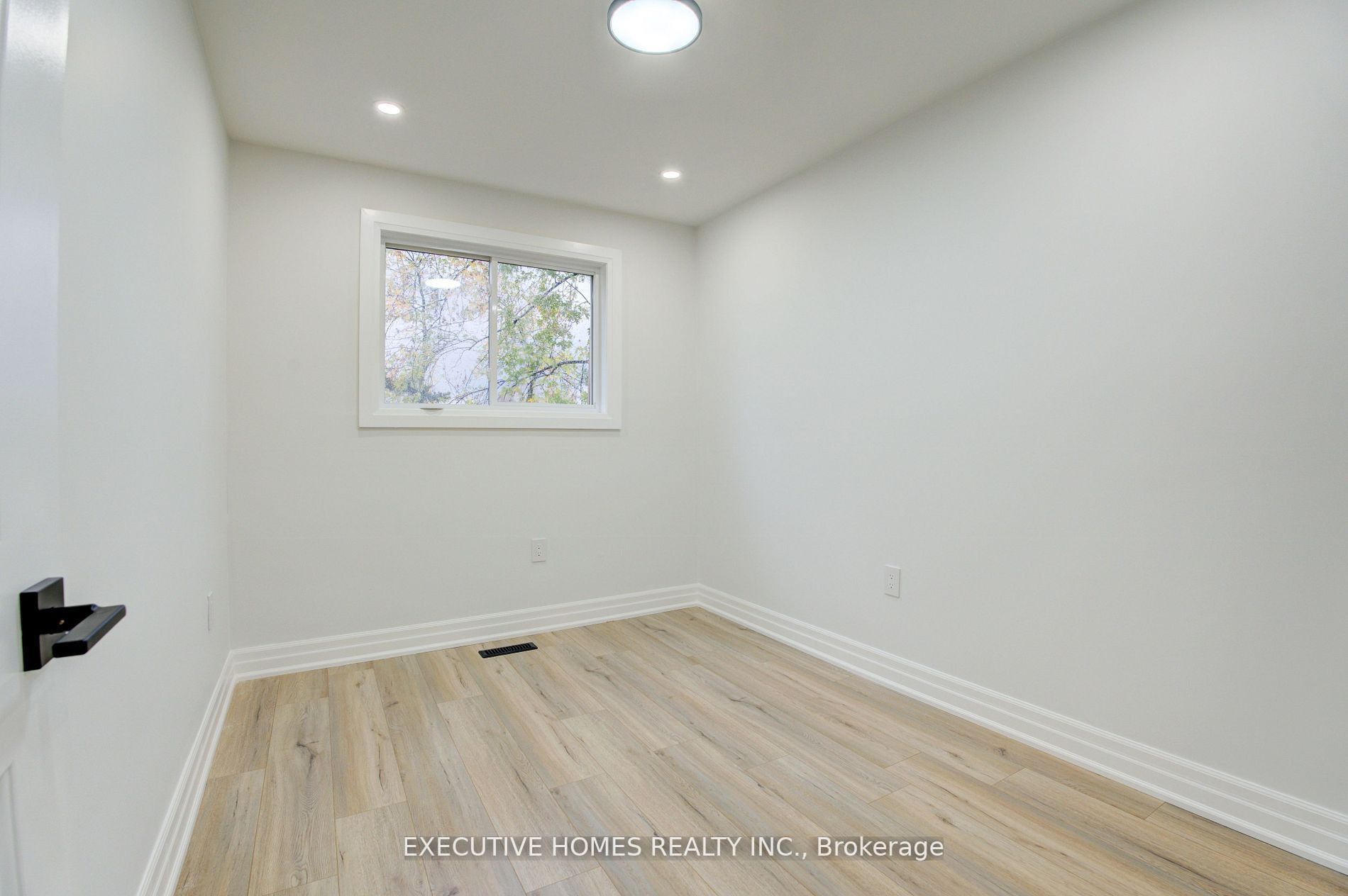 1532 Sixth Line, #13