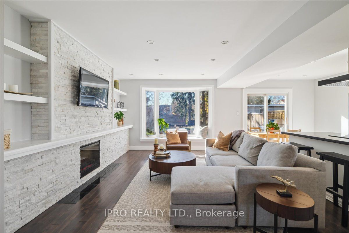 226 Queen Mary Dr