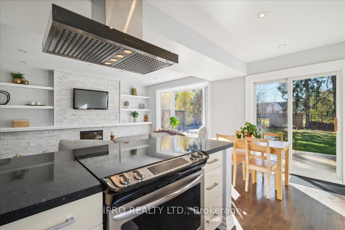 226 Queen Mary Dr
