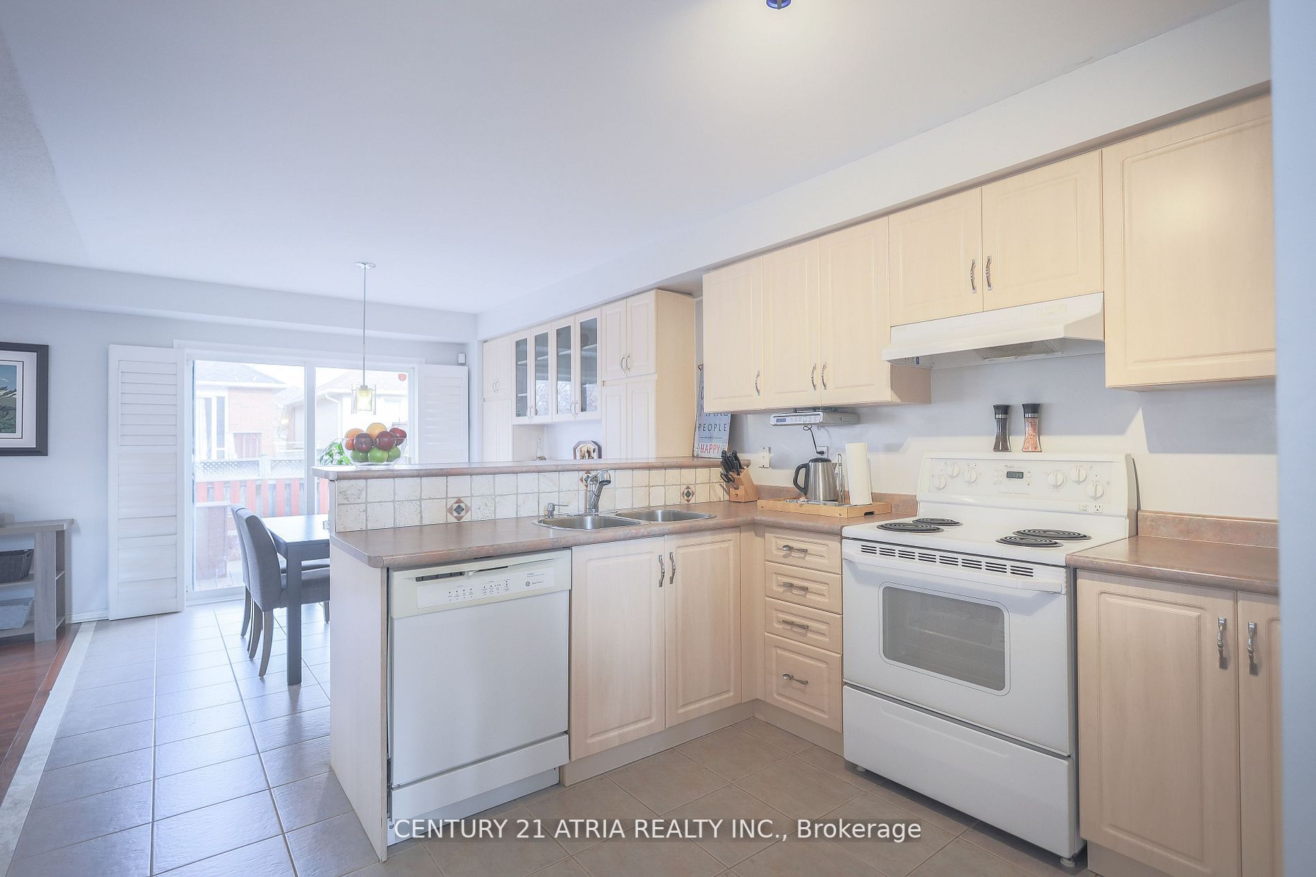 3 Poplar Plains Rd W