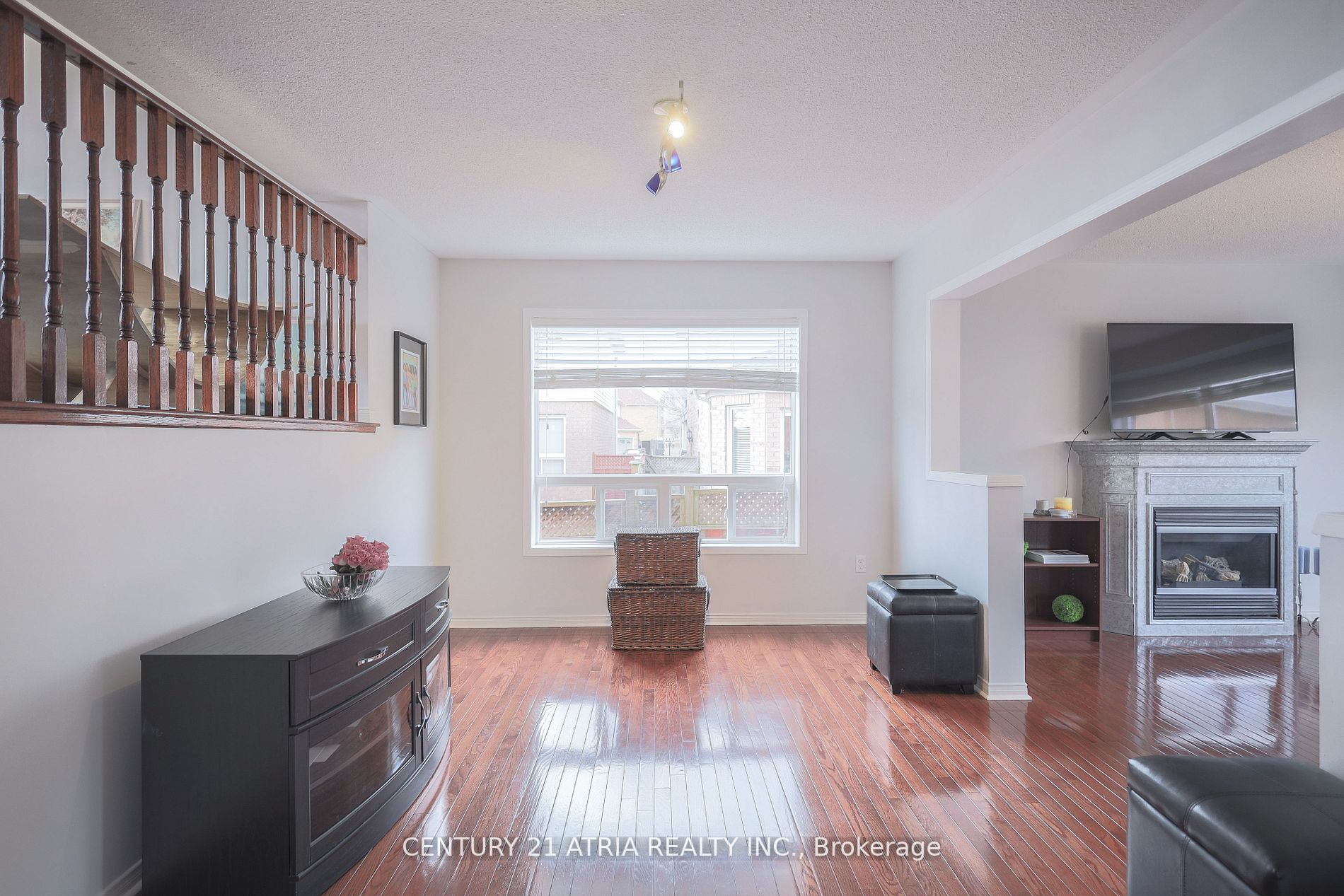 3 Poplar Plains Rd W