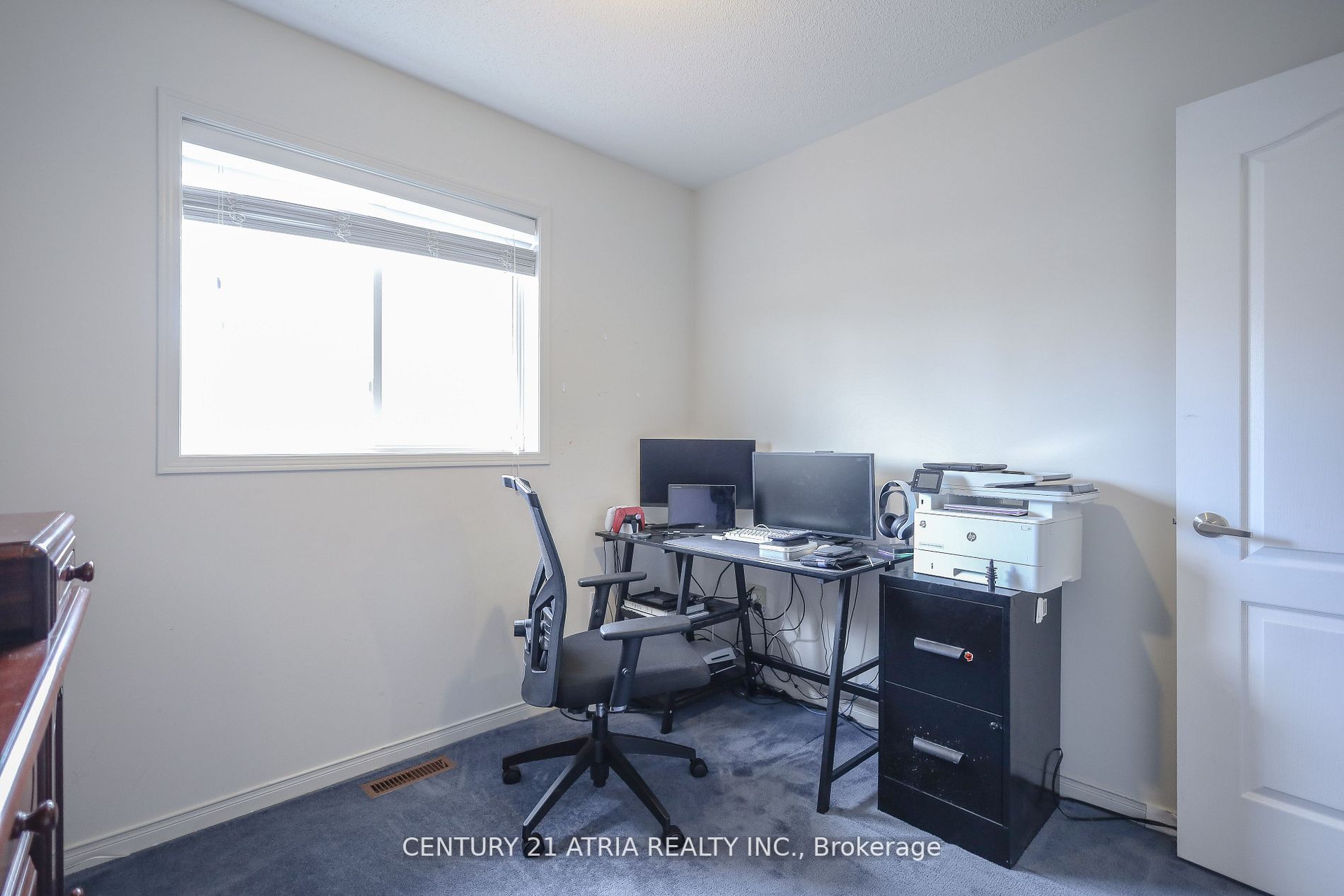 3 Poplar Plains Rd W