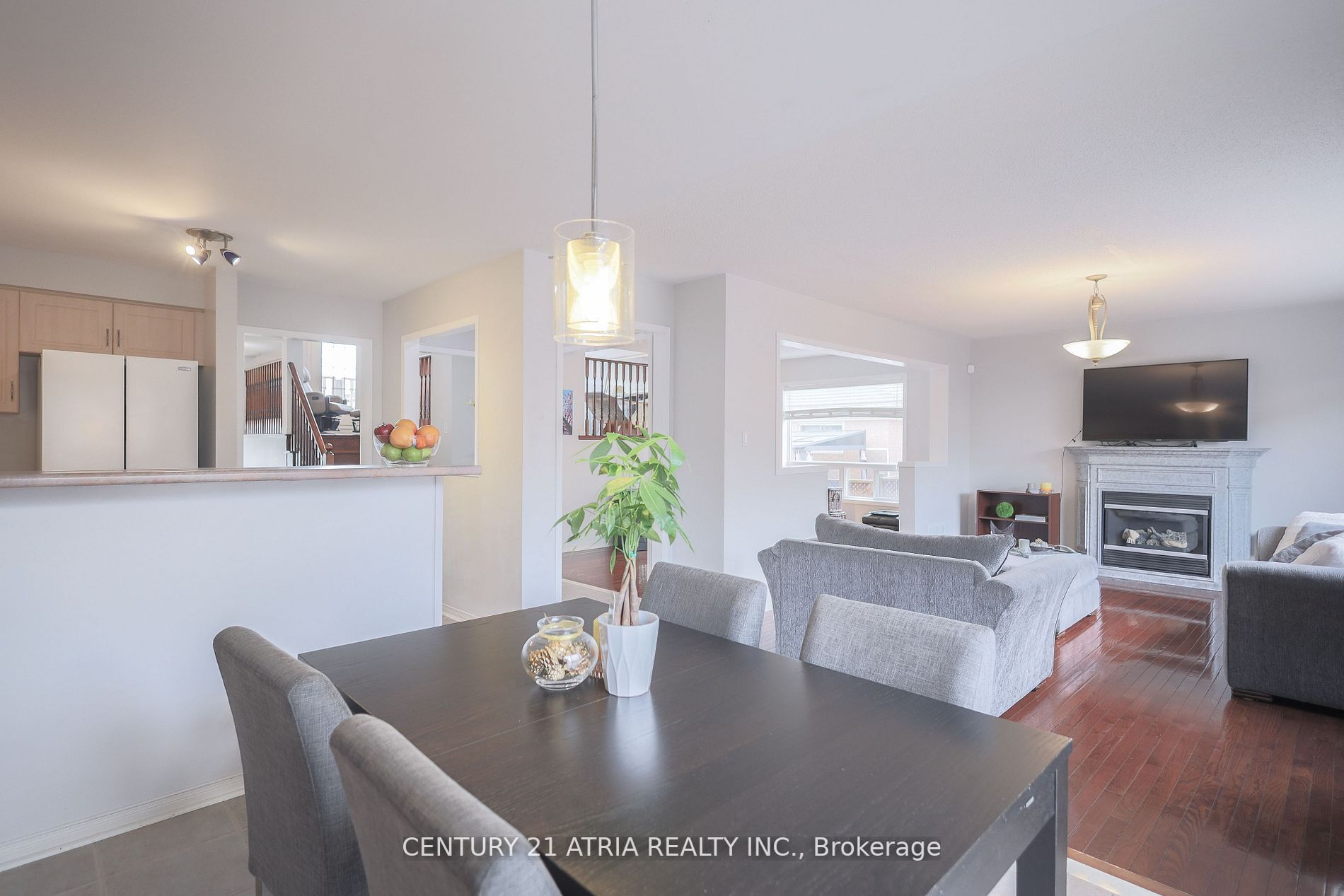 3 Poplar Plains Rd W