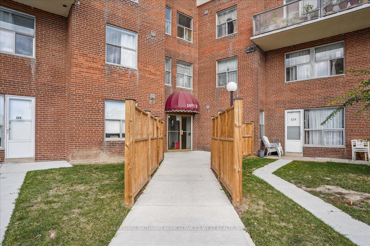 1055 Forestwood Drive, #221