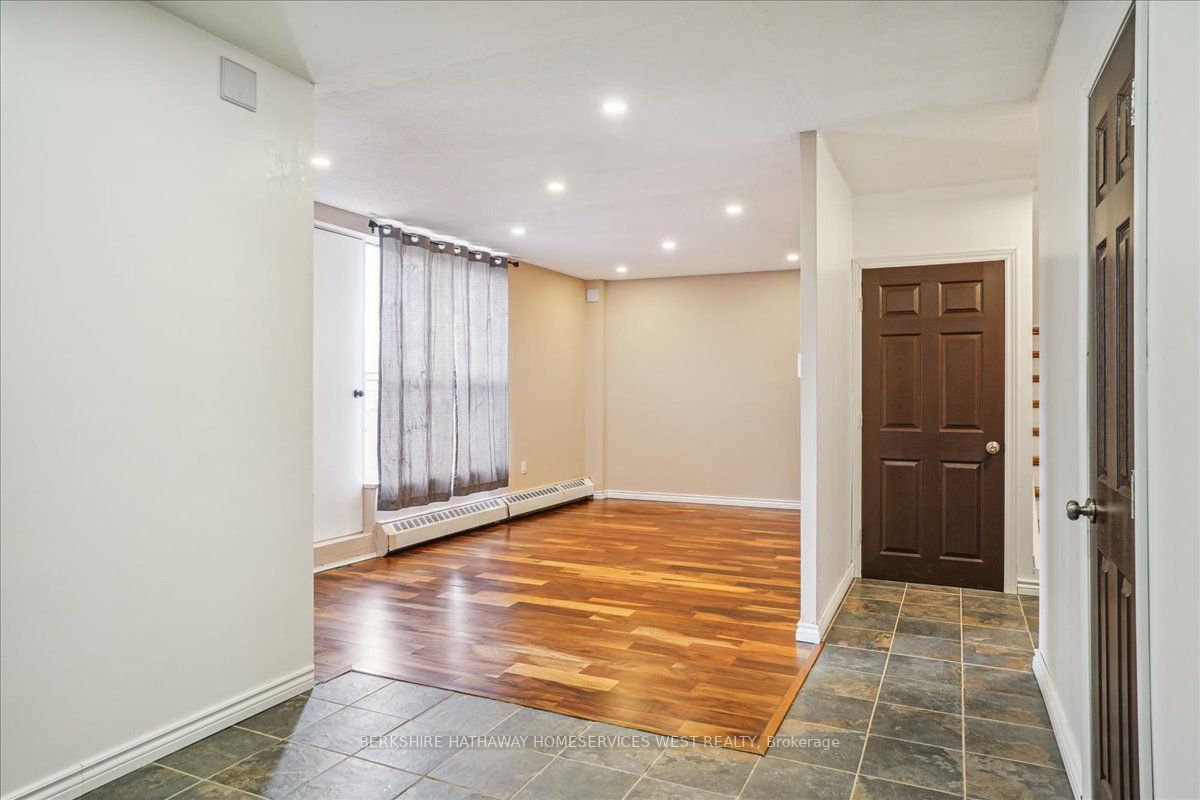 1055 Forestwood Drive, #221