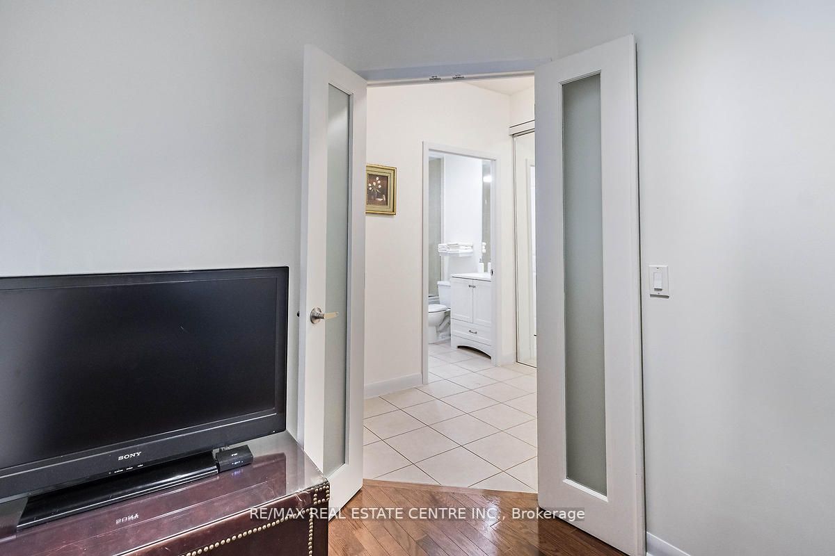 225 Sherway Gardens Road, #206