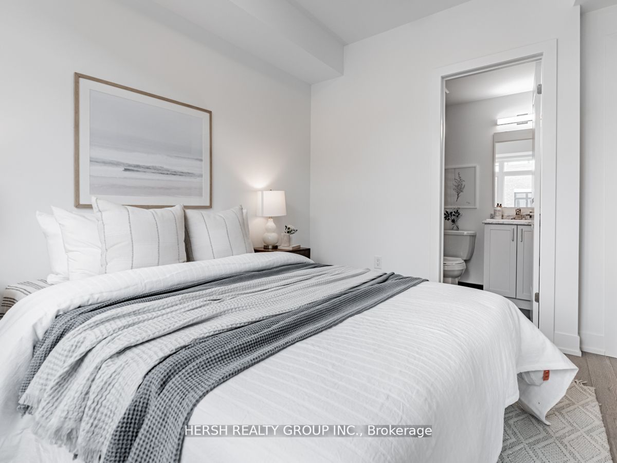 1095 Douglas McCurdy Comm, #256