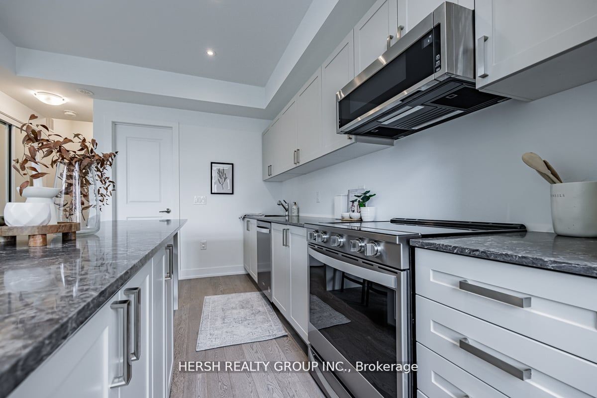 1095 Douglas McCurdy Comm, #256